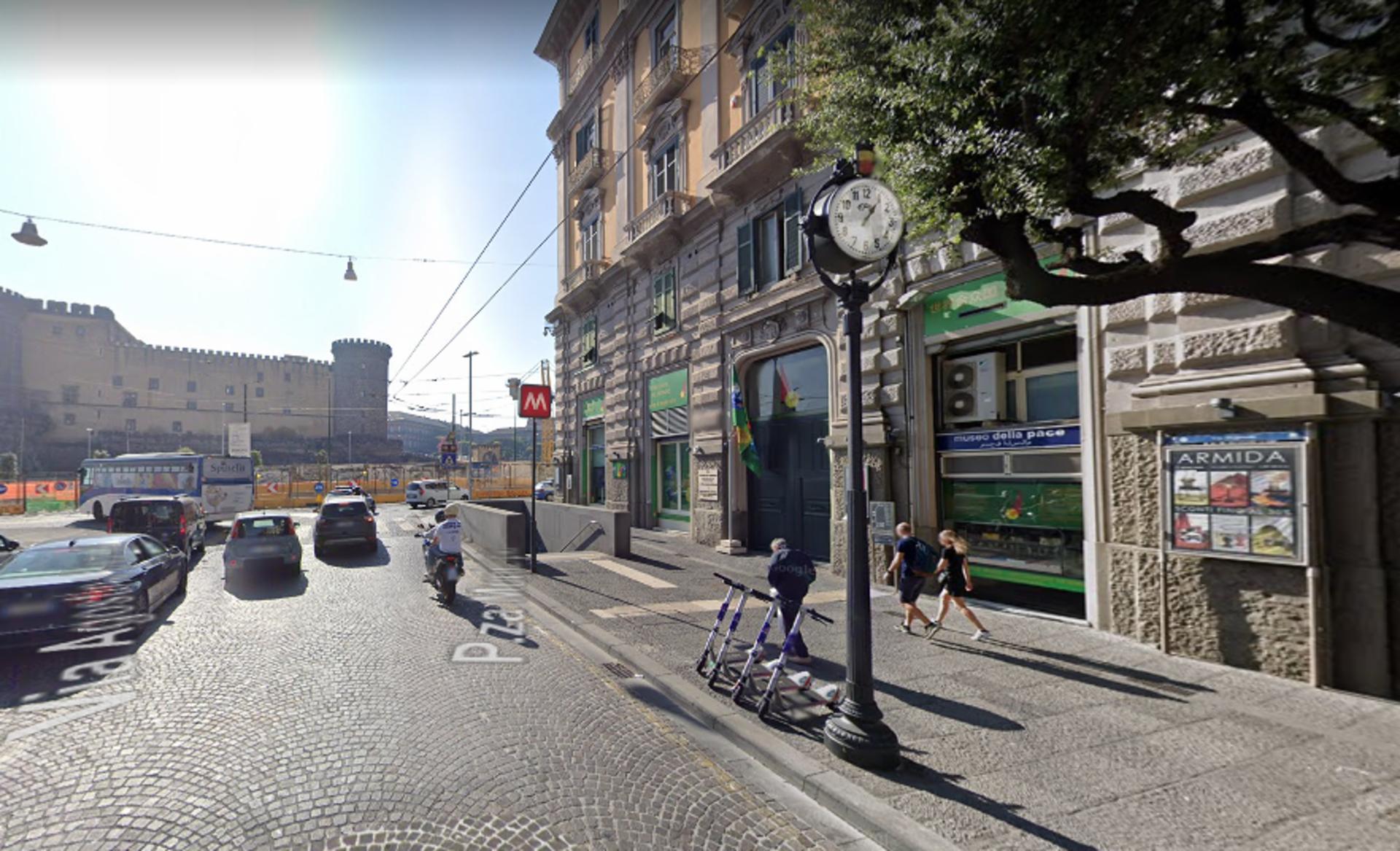 Impianto STENDARDO a Napoli, in zona Gran Caffè San Marco