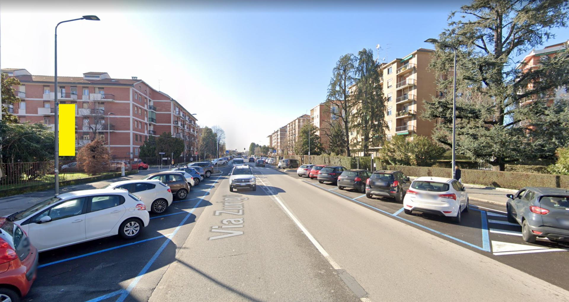 Impianto VERTICAL BANNER a Milano, in zona Cialda & Crema