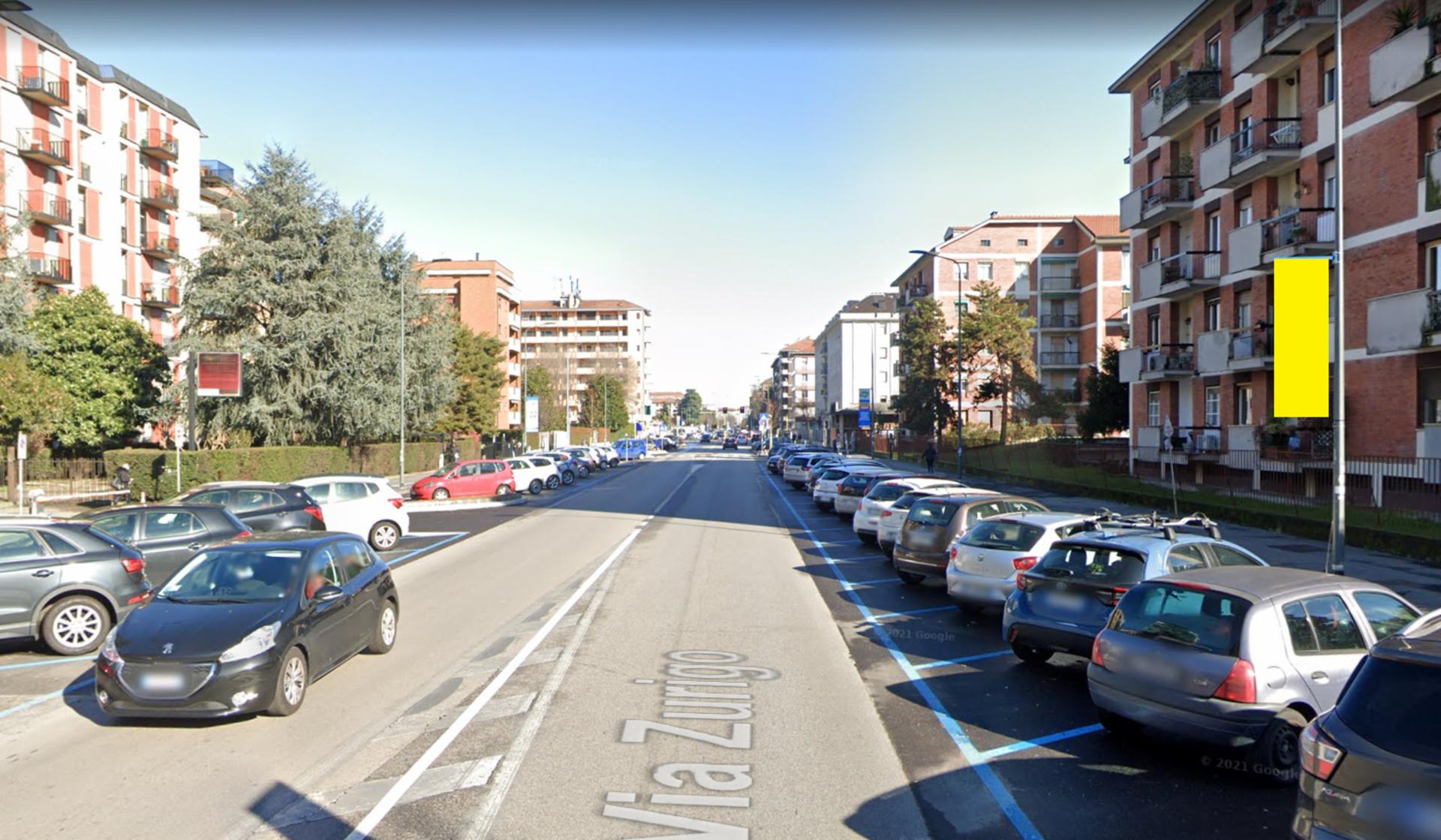 Impianto VERTICAL BANNER a Milano, in zona Cialda & Crema