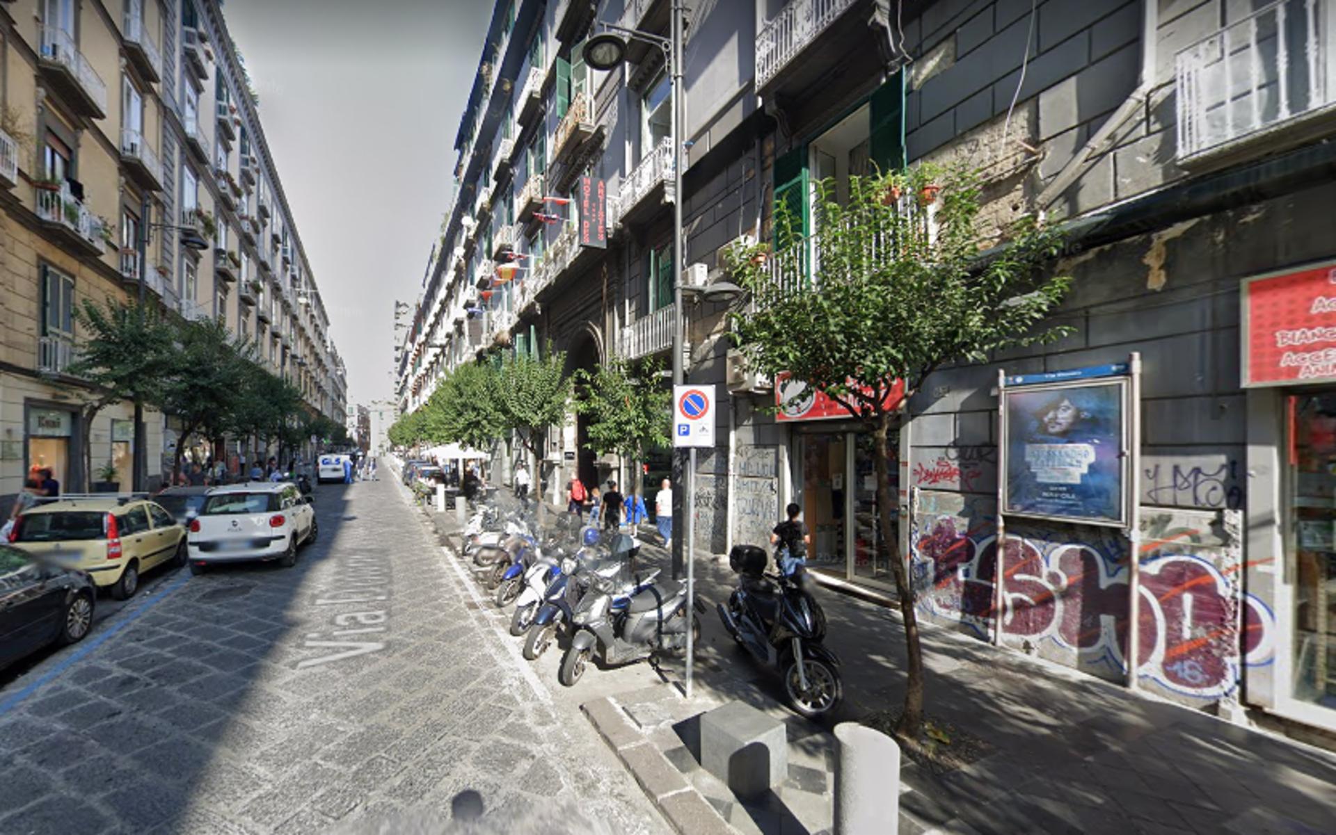 Impianto STENDARDO a Napoli, in zona Libreria Neapolis