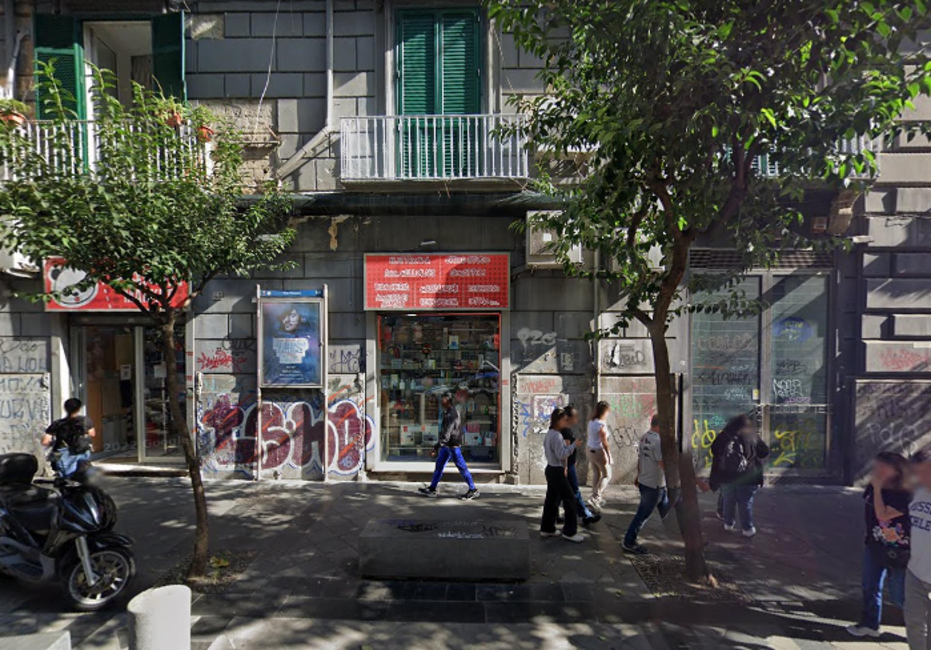 Impianto STENDARDO a Napoli, in zona Libreria Neapolis