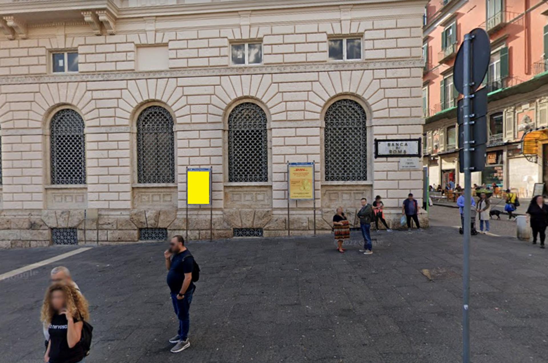Impianto STENDARDO a Napoli, in zona Gioielleria Orologeria Telesco
