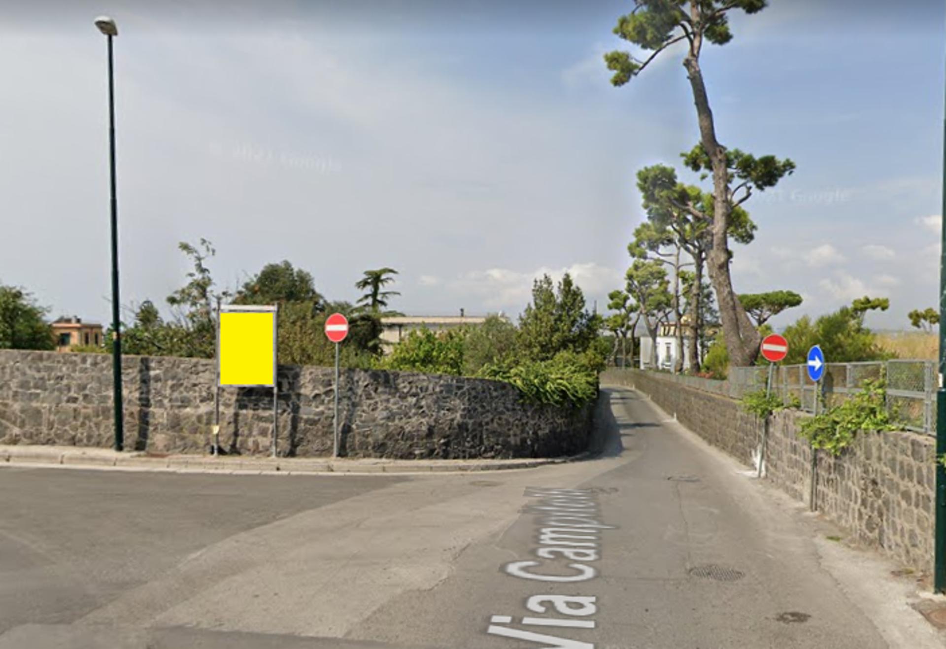 Impianto STENDARDO a Portici, in zona OVS
