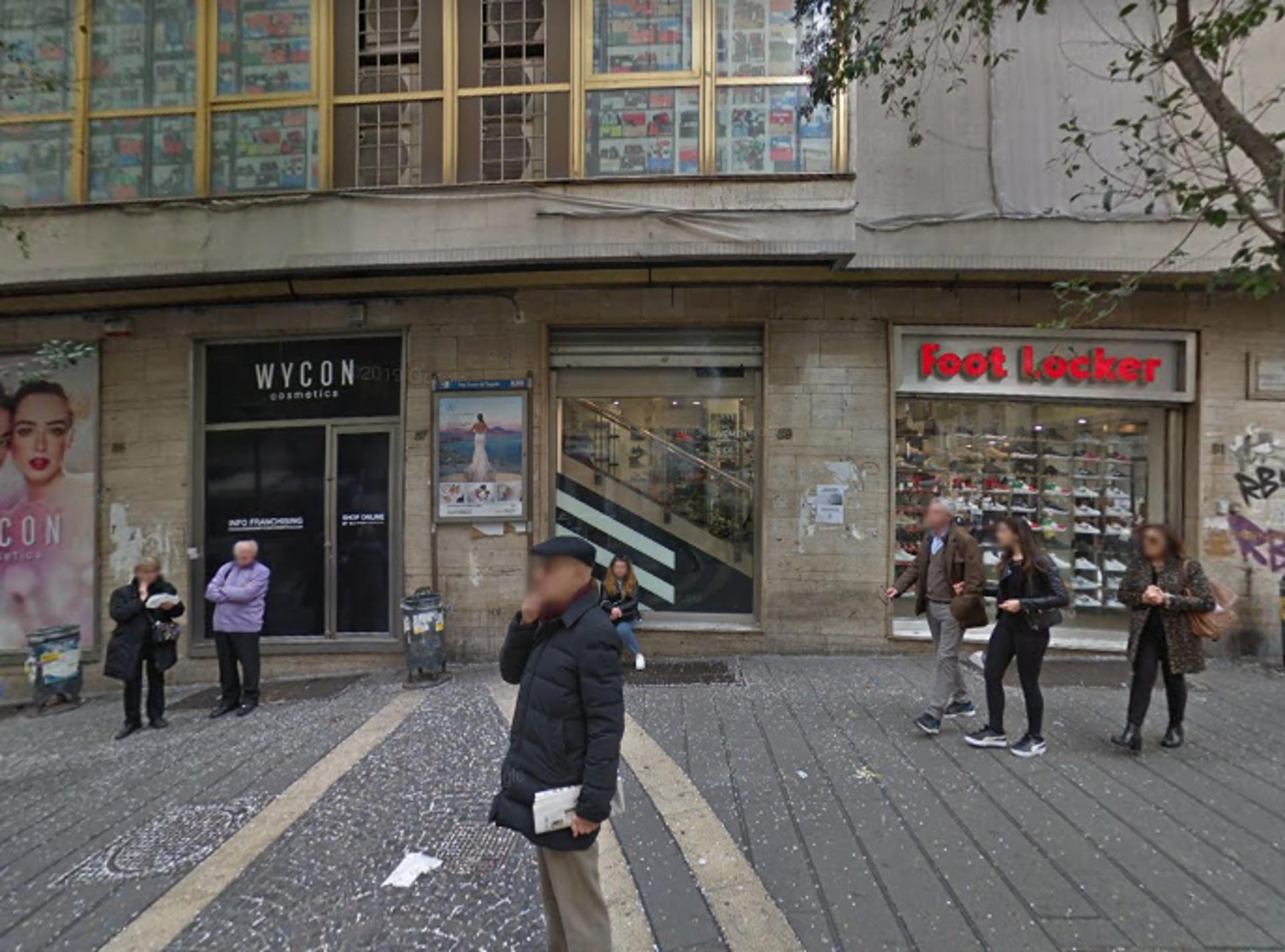 Impianto STENDARDO a Napoli, in zona Foot Locker