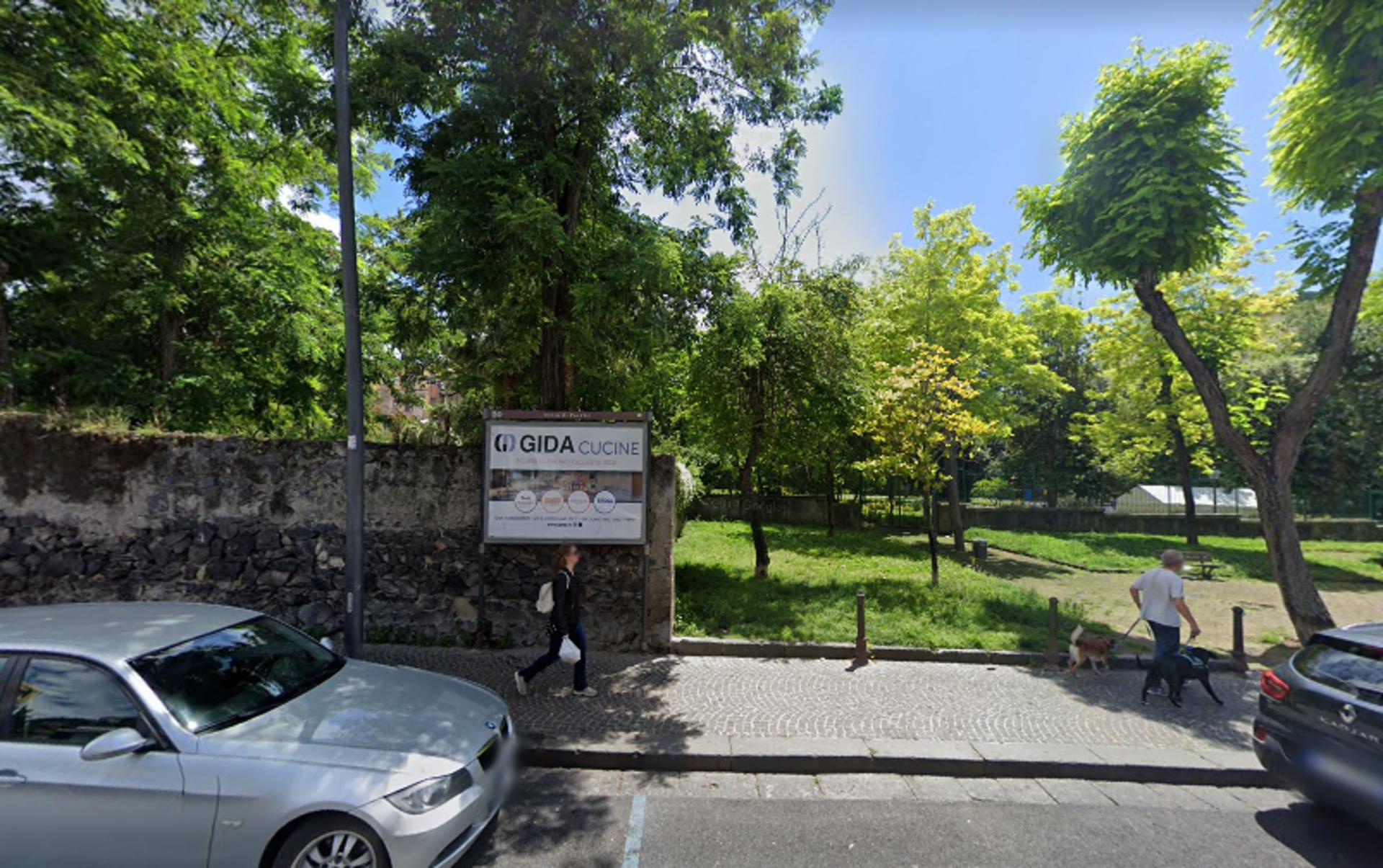Impianto STENDARDO a Portici, in zona Bar Comes
