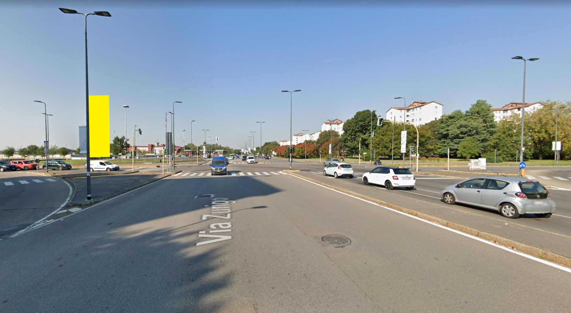Impianto VERTICAL BANNER a Milano, in zona Pizzikotto