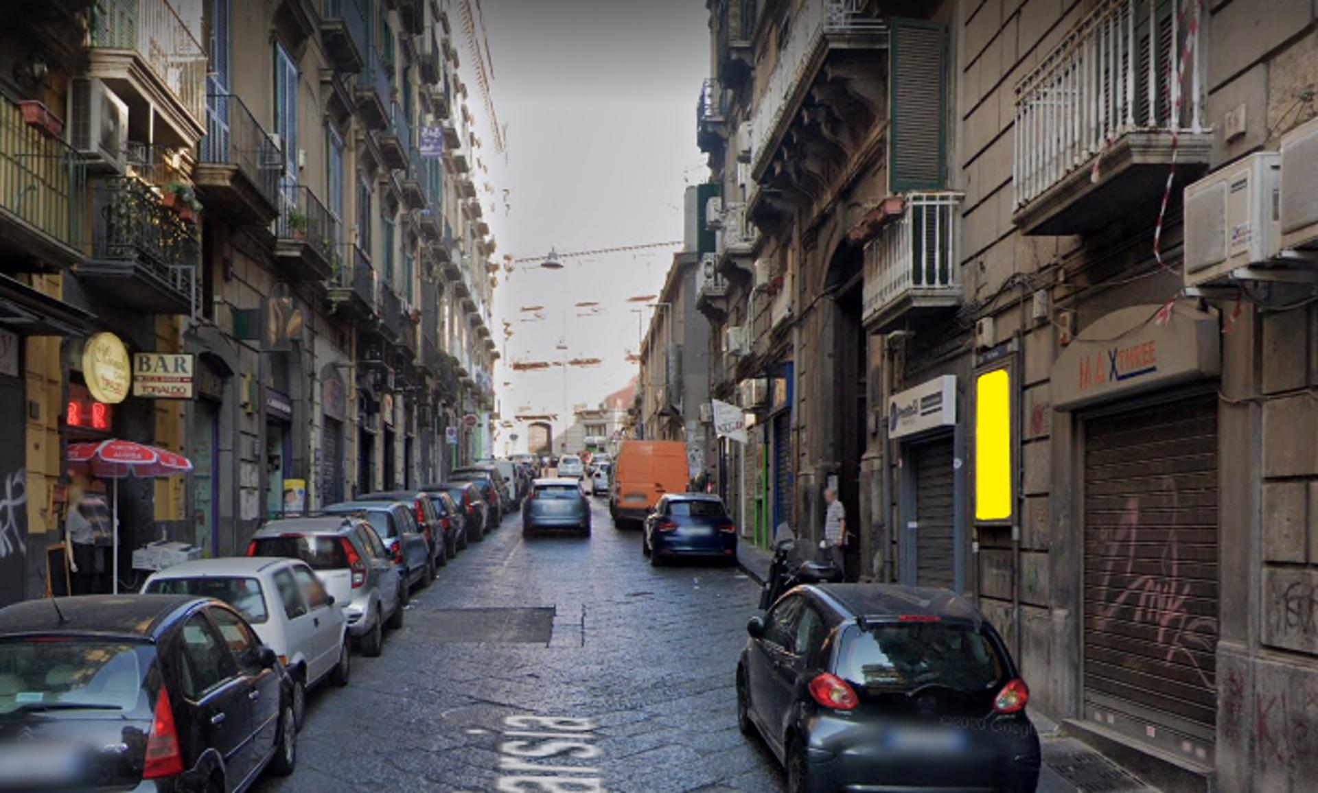Impianto STENDARDO a Napoli, in zona Blanco pasticceria bar