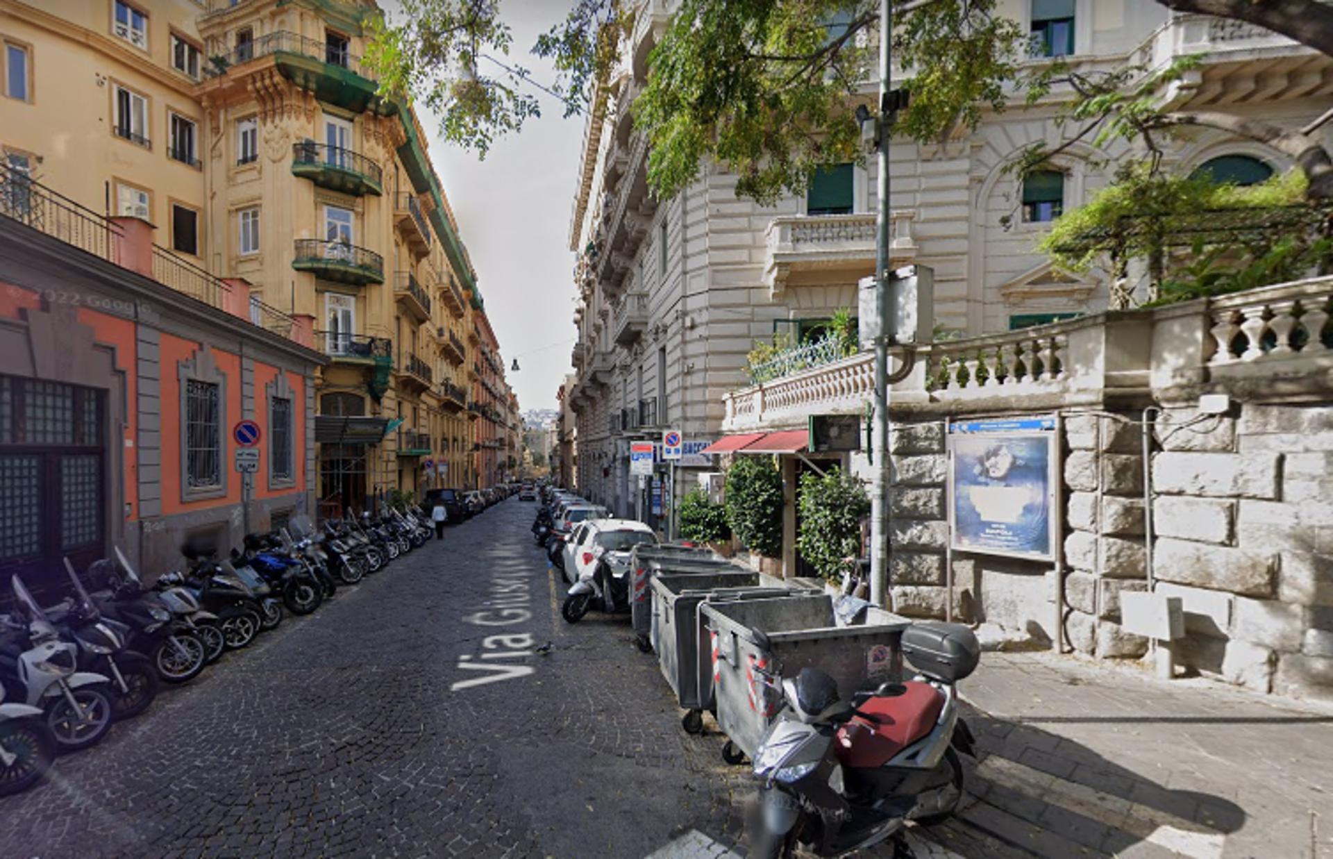 Impianto STENDARDO a Napoli, in zona Bar Pasticceria Scaturchio