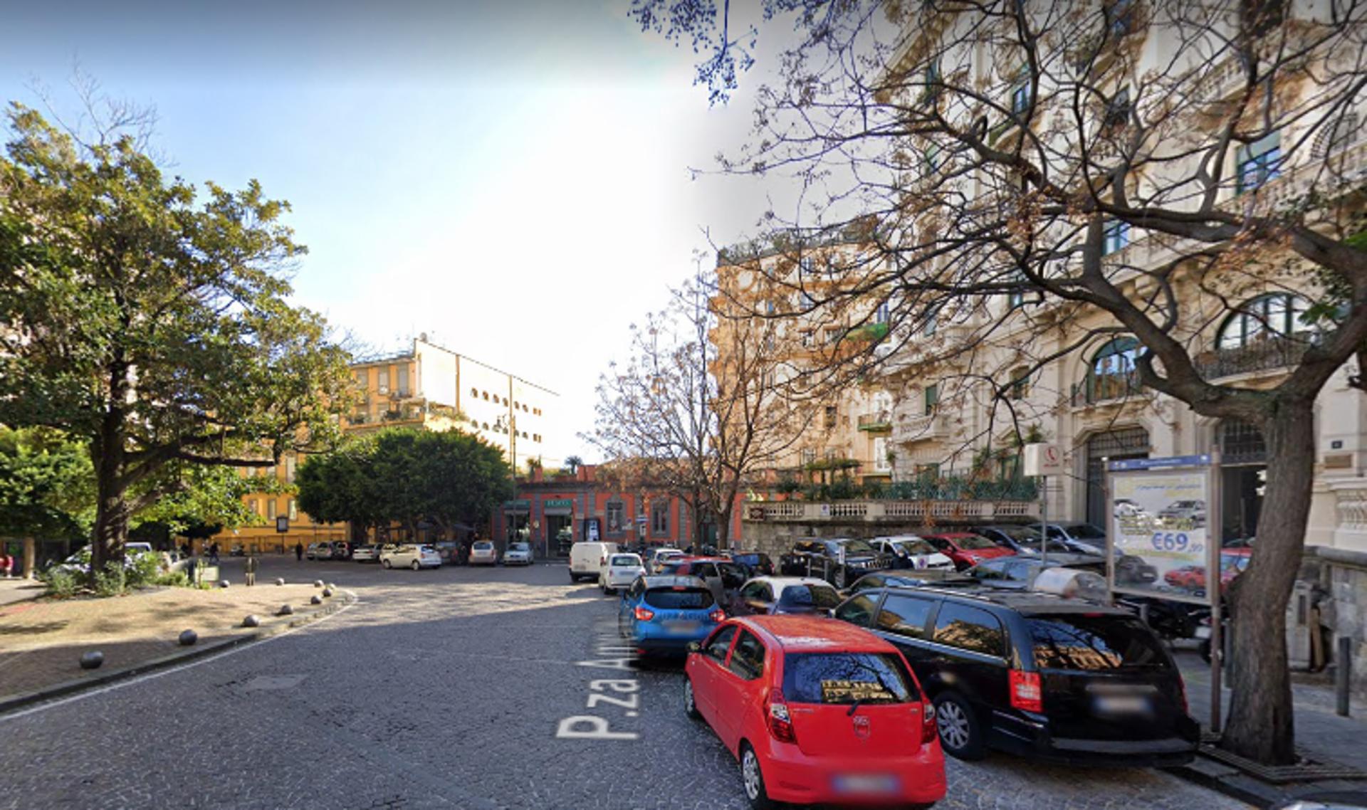 Impianto STENDARDO a Napoli, in zona Bar Pasticceria Scaturchio