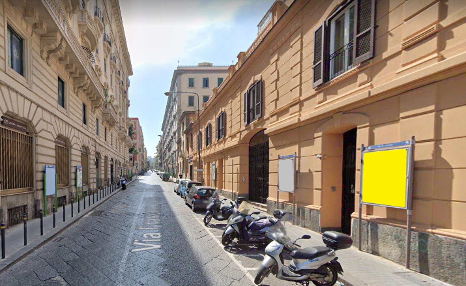 Impianto STENDARDO a Napoli, in zona Cafè Amadeus
