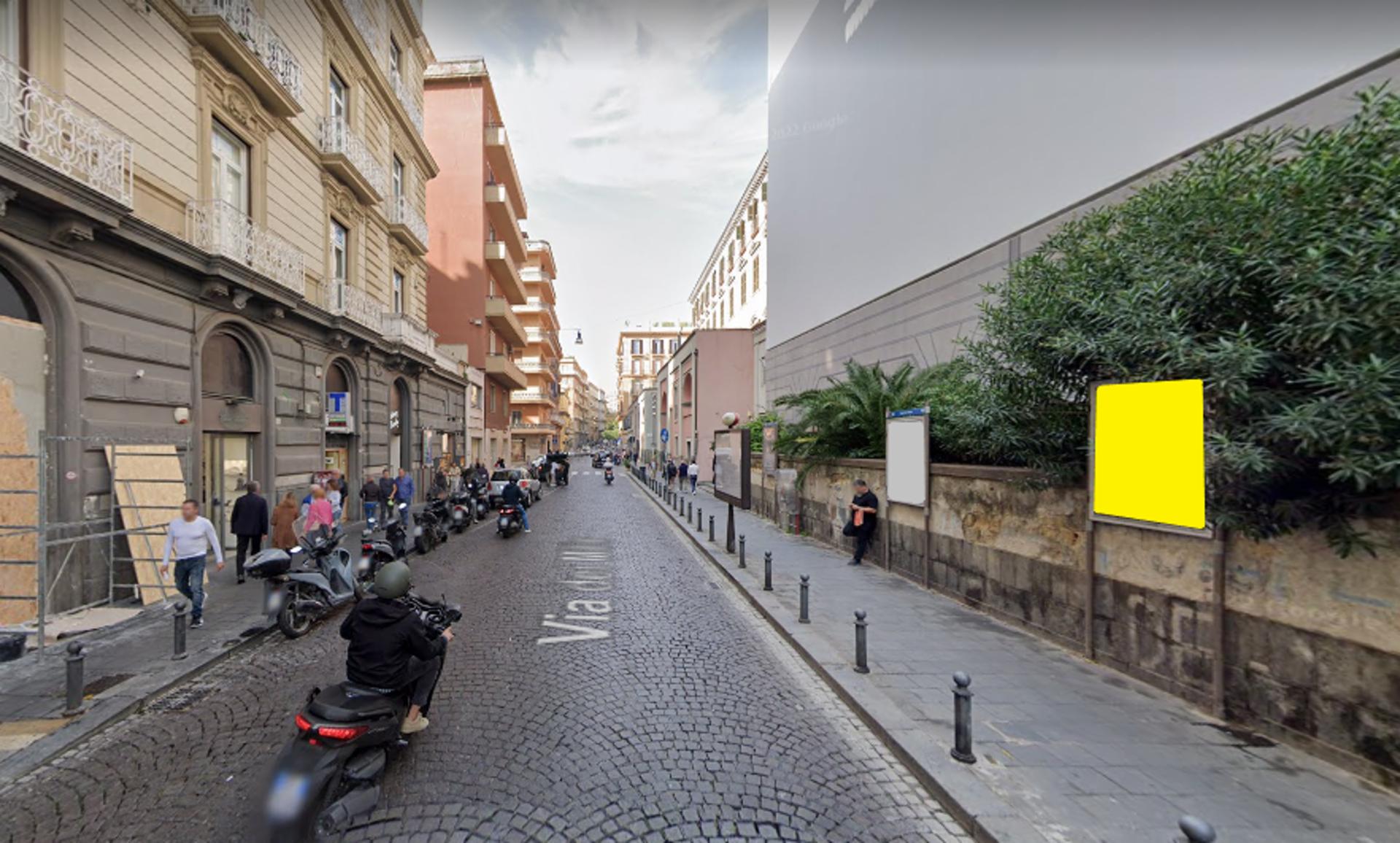 Impianto STENDARDO a Napoli, in zona United Colors of Benetton