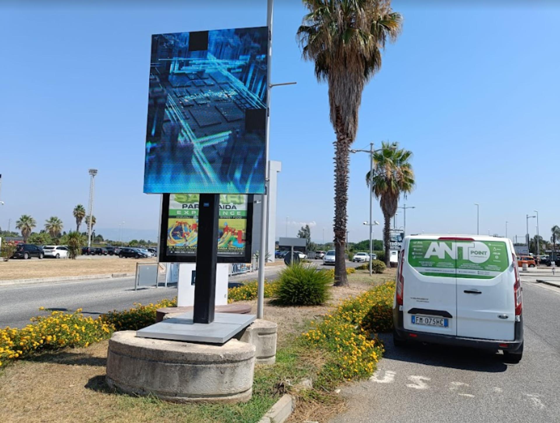 Impianto TOTEM DIGITALE a Gioia Tauro, in zona Casa