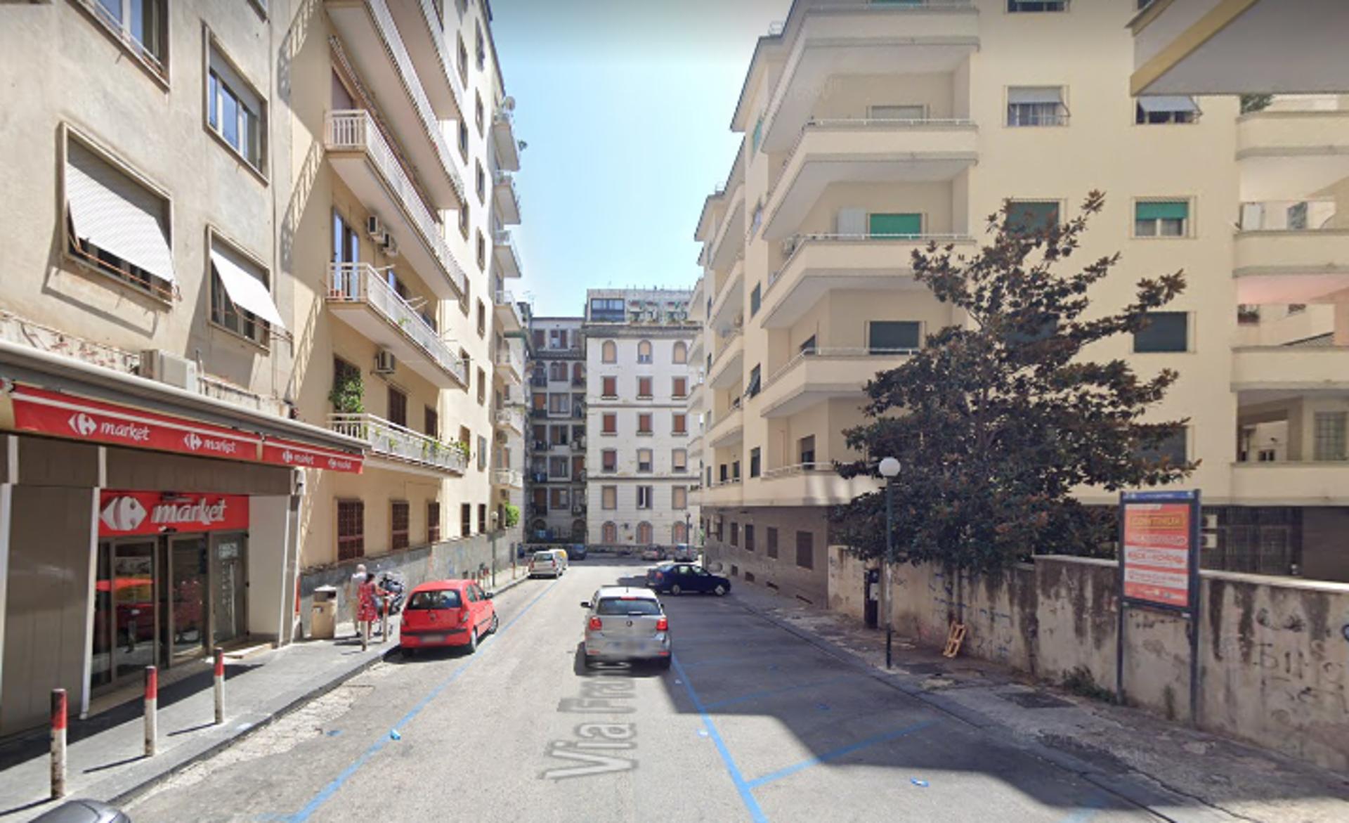 Impianto STENDARDO a Napoli, in zona Frozen Yogurt e Gelati