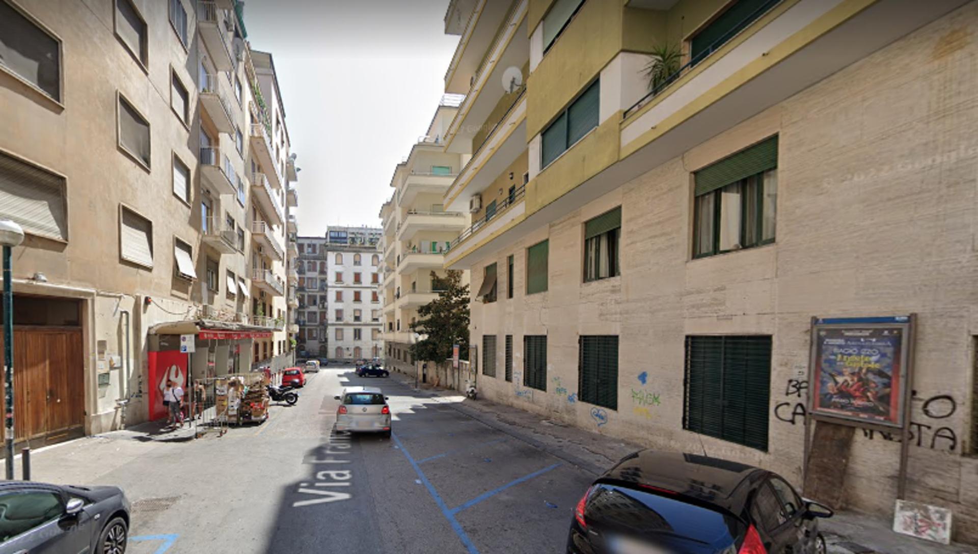 Impianto STENDARDO a Napoli, in zona Frozen Yogurt e Gelati