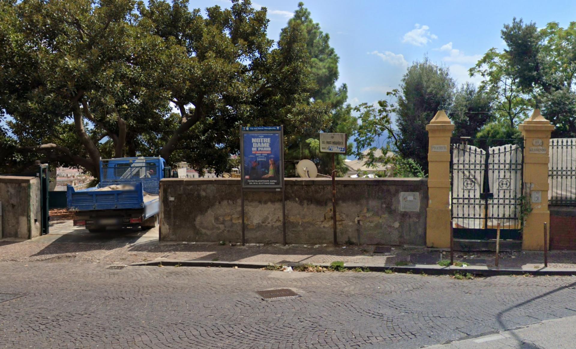 Impianto STENDARDO a Napoli, in zona Cafè Amadeus