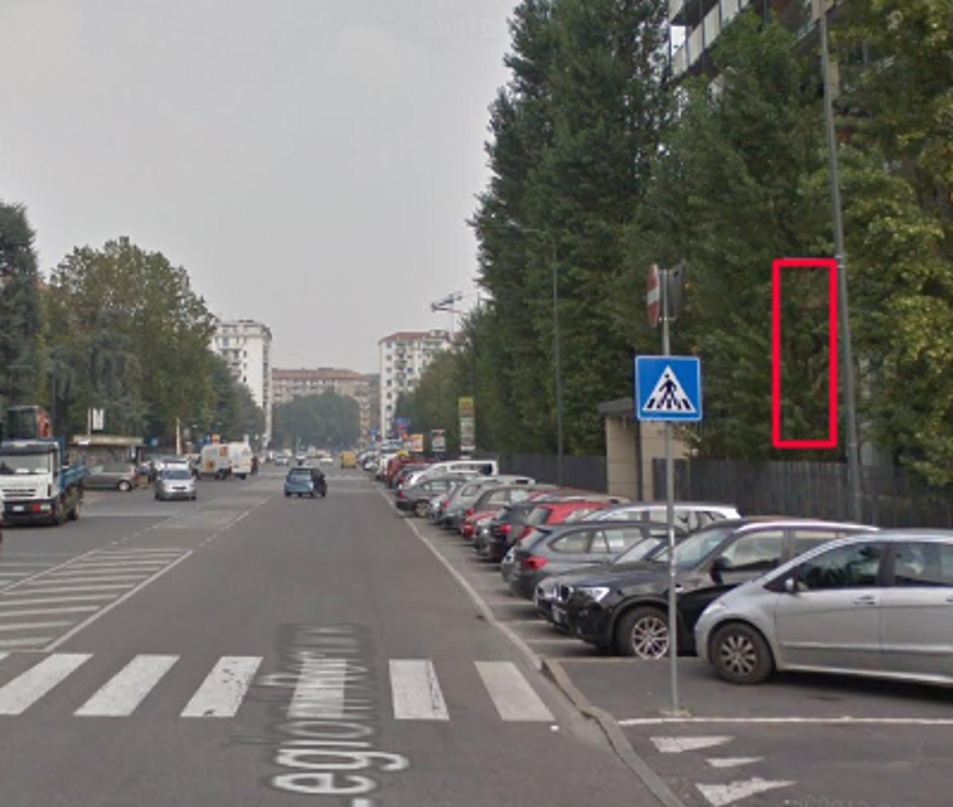Impianto VERTICAL BANNER a Milano, in zona Rosario acconciature uomo