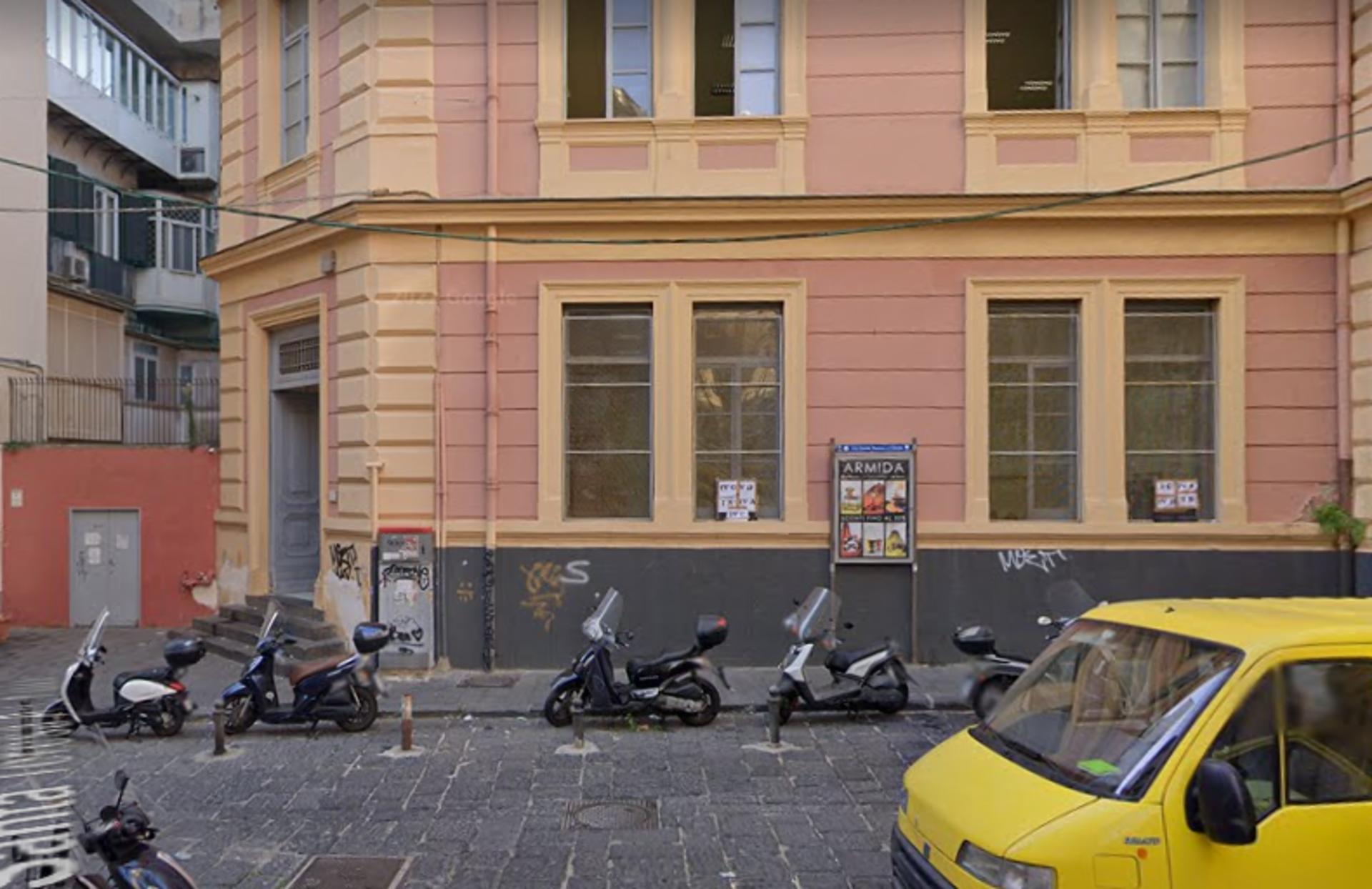 Impianto STENDARDO a Napoli, in zona Yamamay