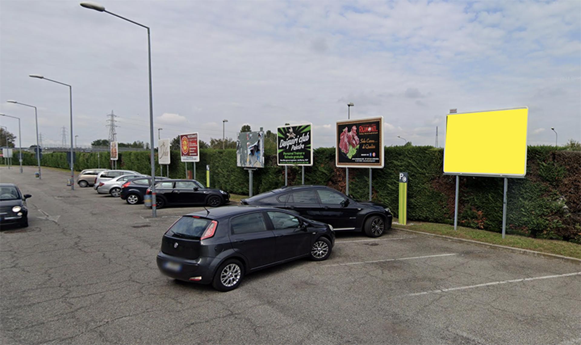 Impianto CARTELLONISTICA a Cerro Maggiore, in zona Bowling Space - Cerro Maggiore