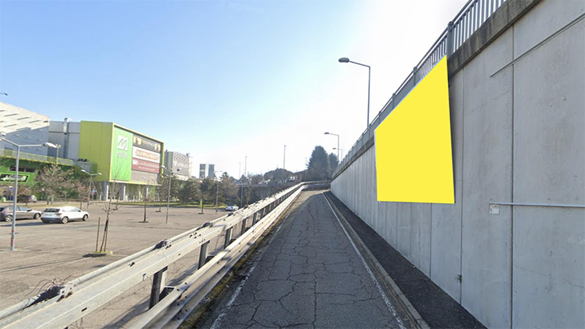 Impianto CARTELLONISTICA a Cerro Maggiore, in zona Bowling Space - Cerro Maggiore