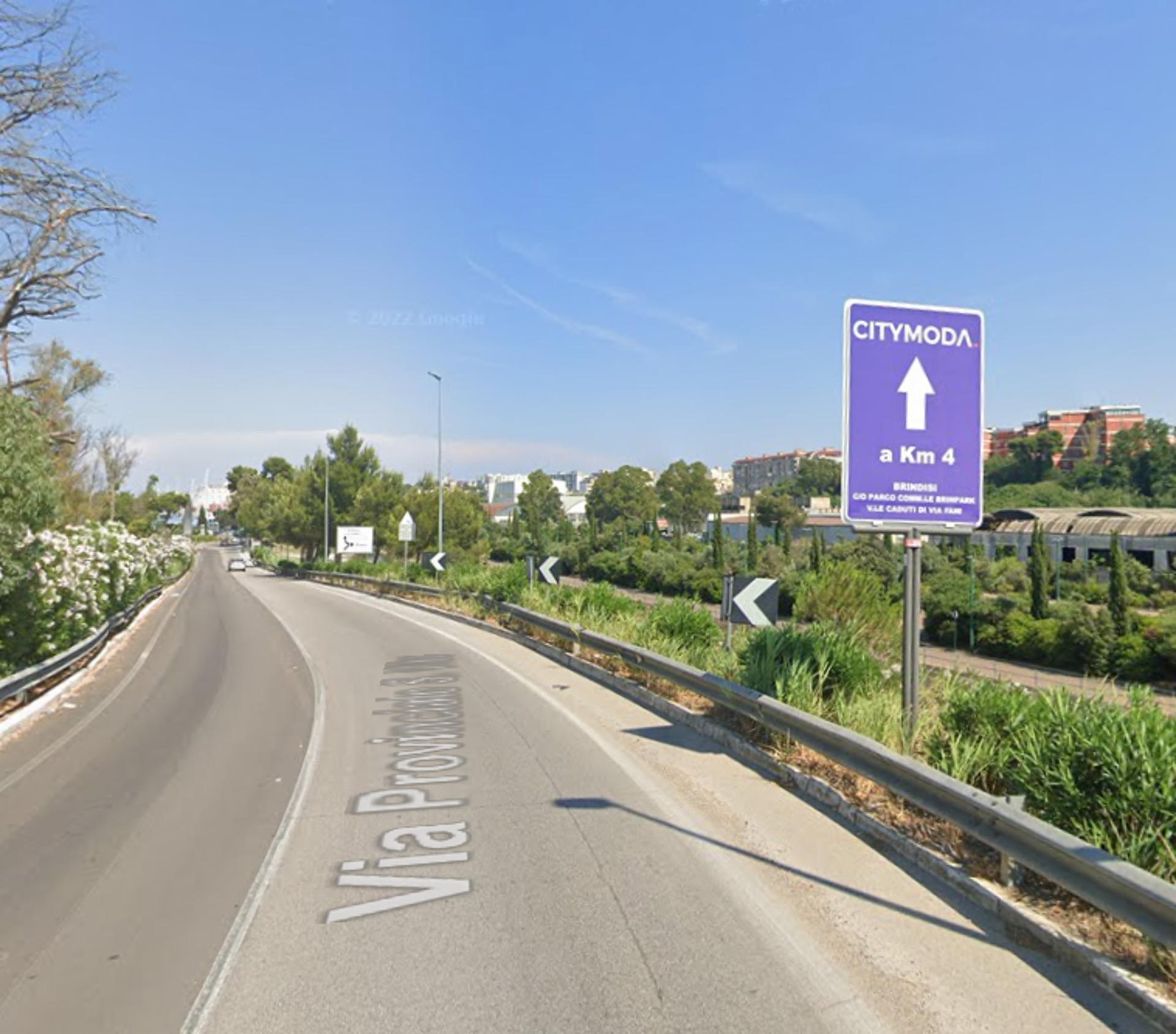 Impianto CARTELLONISTICA a Brindisi, in zona Bar Pasticceria Le Delizie