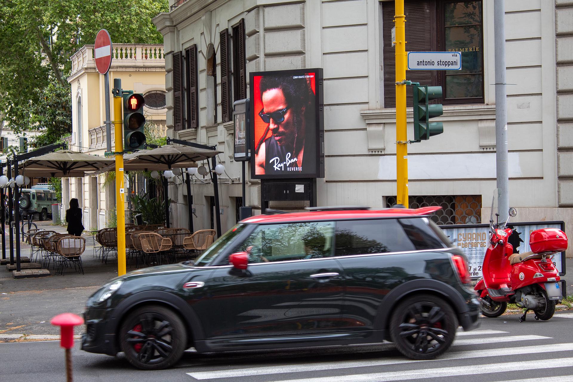 Impianto TOTEM DIGITALE a Roma, in zona Caffé Hungaria