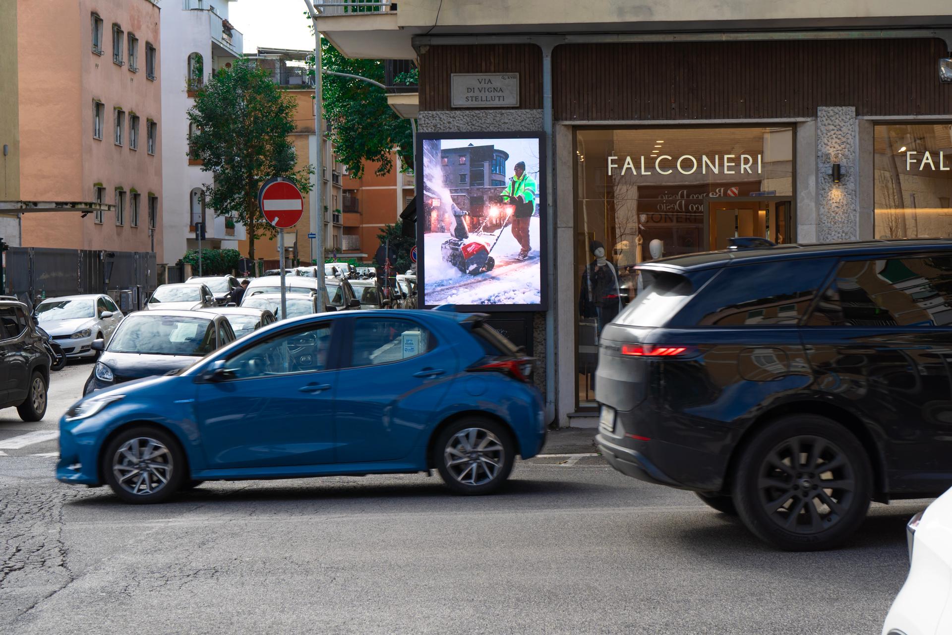 Impianto TOTEM DIGITALE a Roma, in zona Alice Pizza