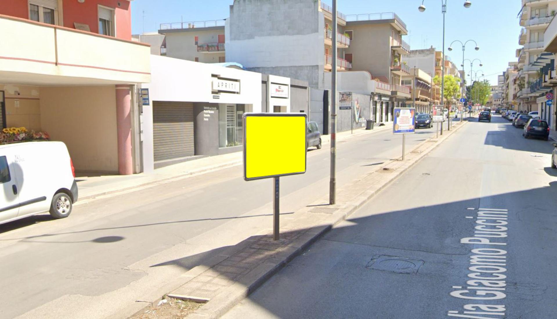 Impianto CARTELLONISTICA a Andria, in zona Reset calzature