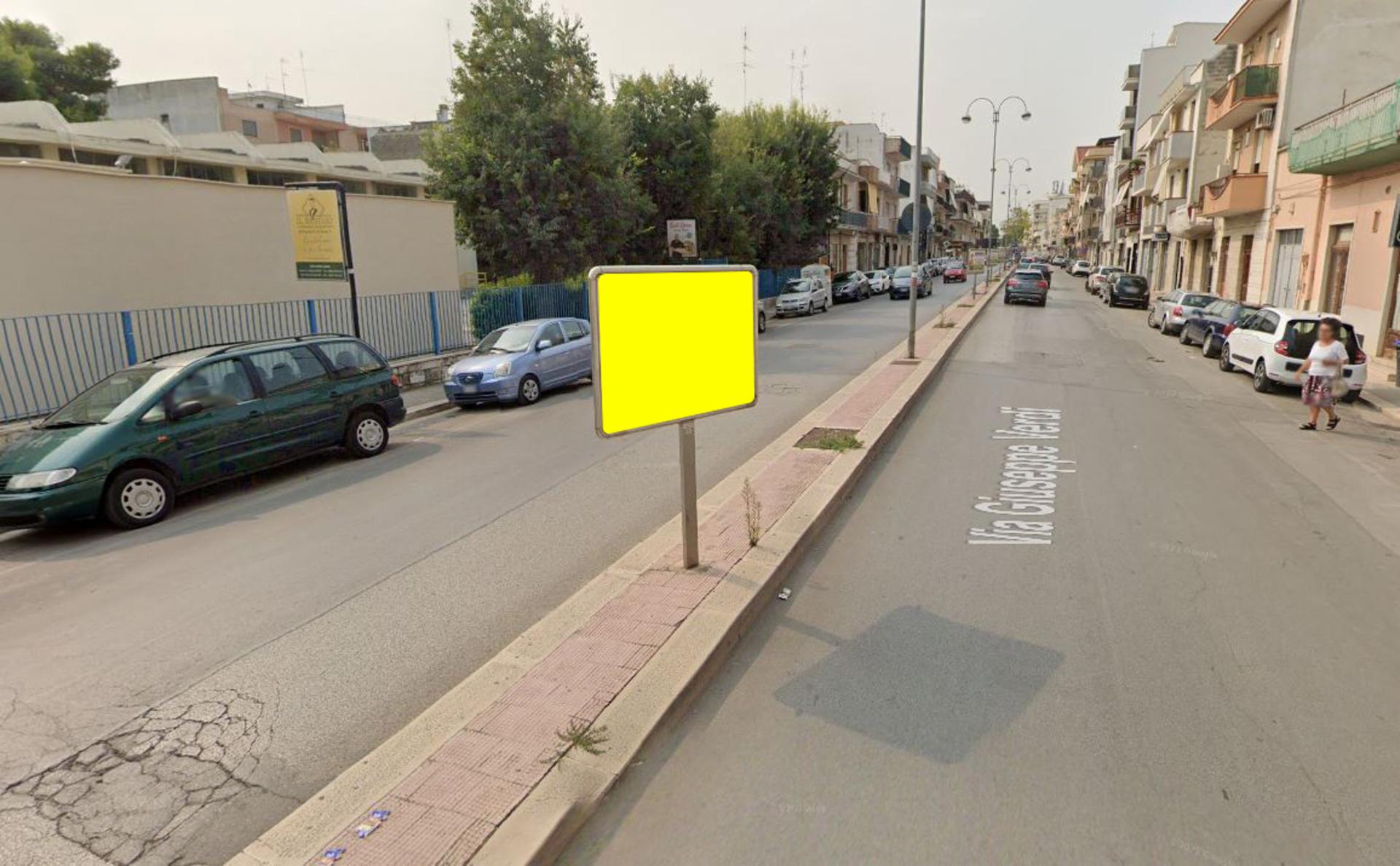 Impianto CARTELLONISTICA a Andria, in zona Reset calzature