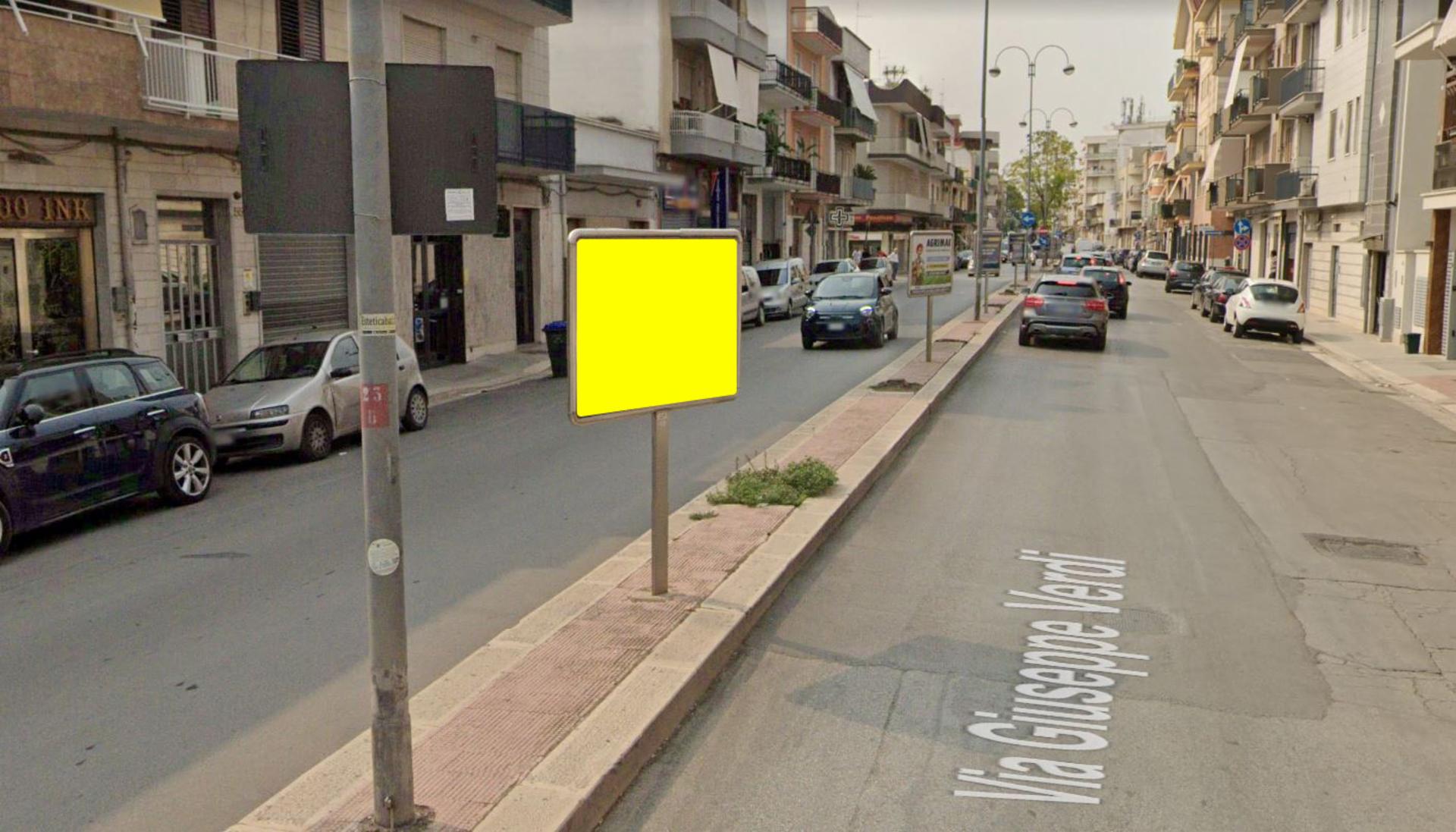 Impianto CARTELLONISTICA a Andria, in zona Reset calzature
