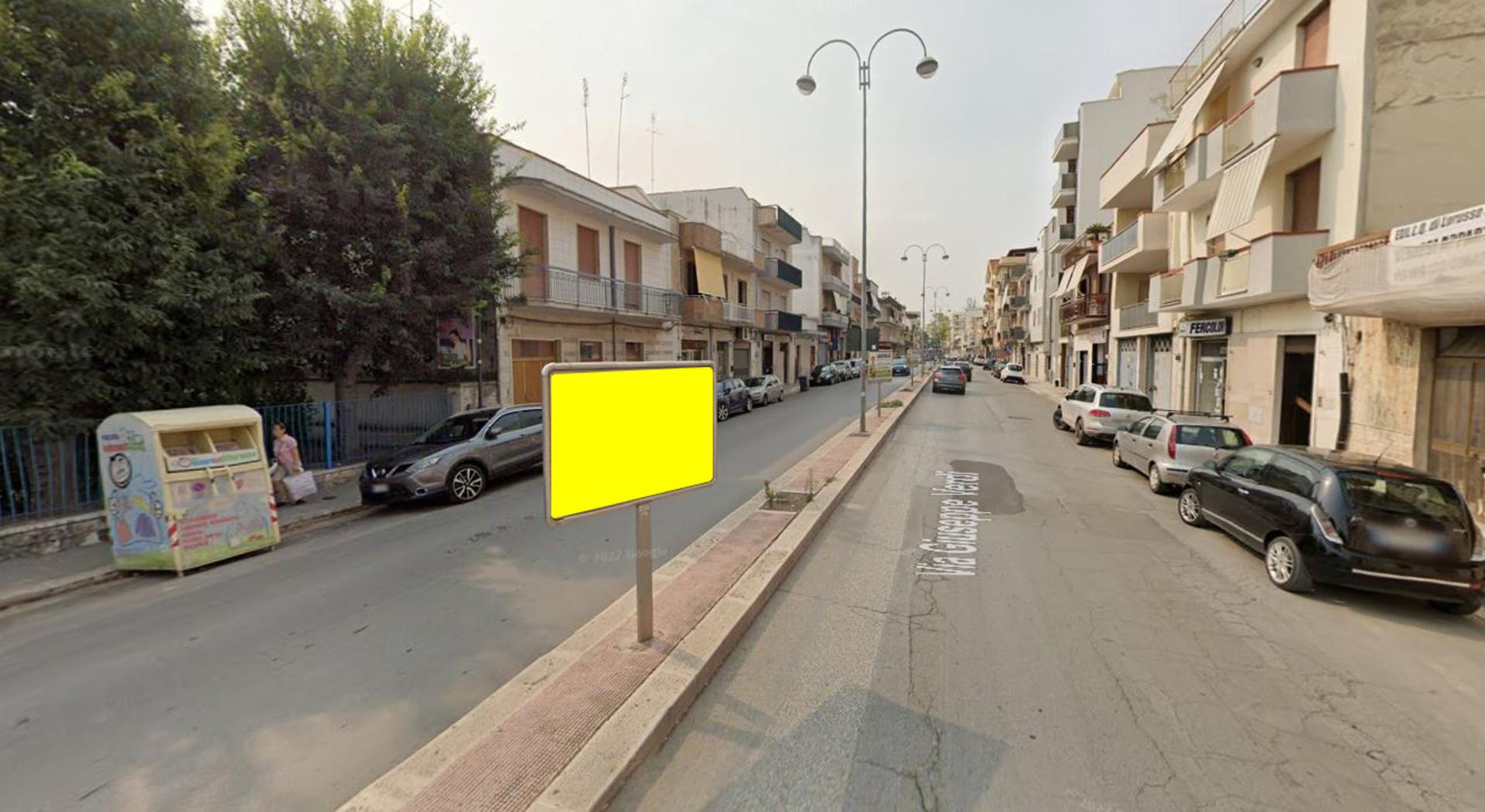 Impianto CARTELLONISTICA a Andria, in zona Reset calzature
