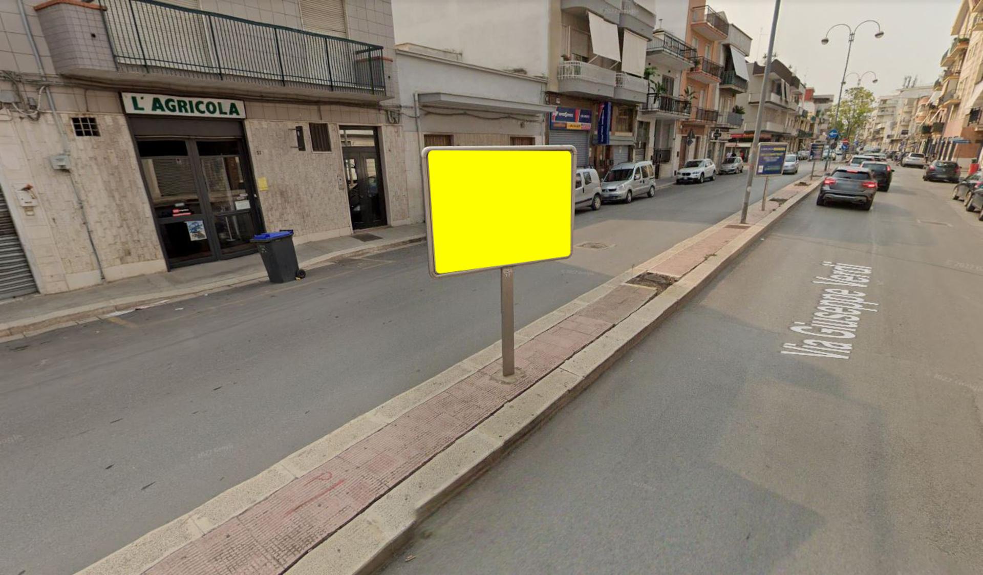 Impianto CARTELLONISTICA a Andria, in zona Reset calzature