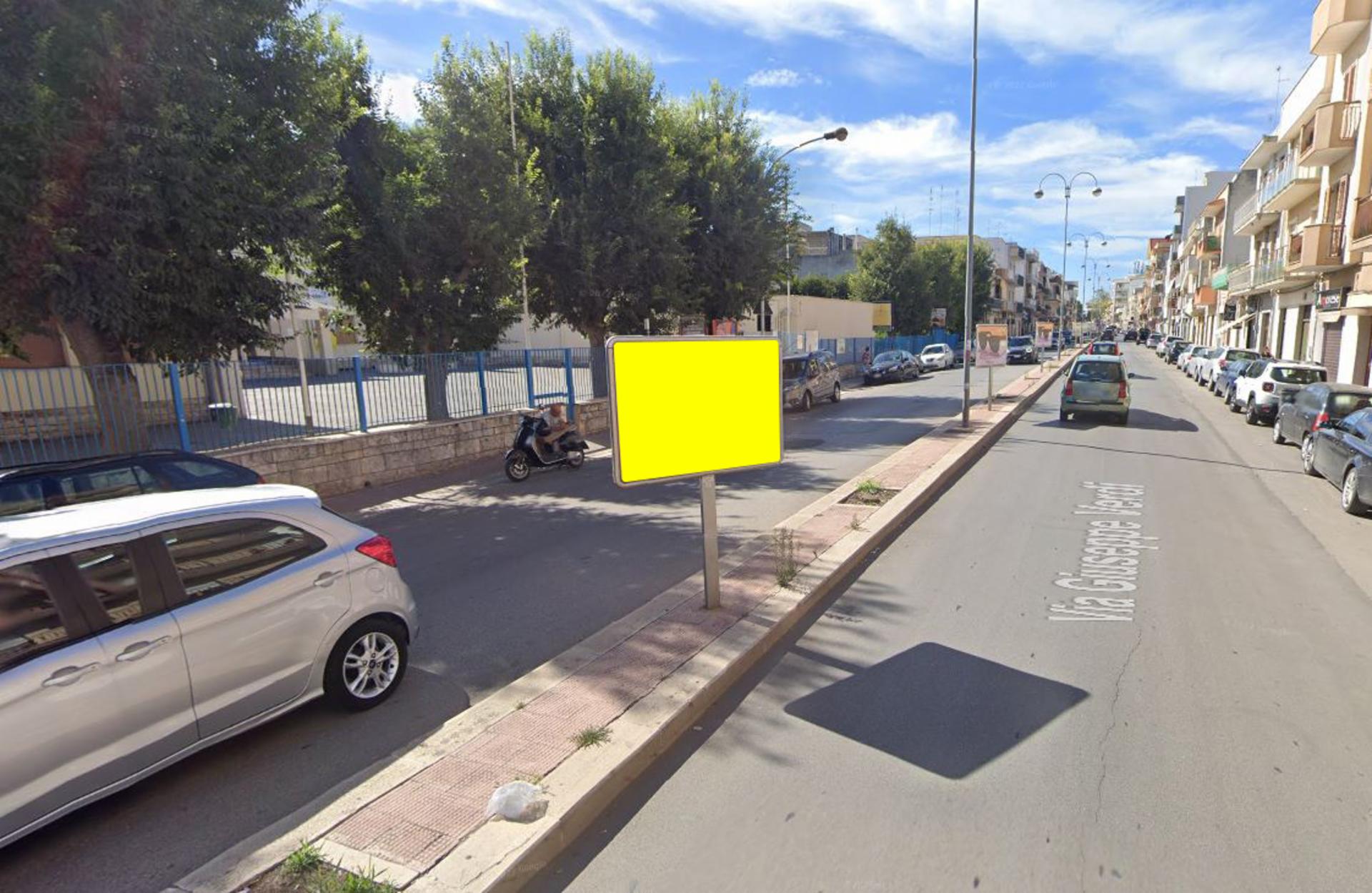 Impianto CARTELLONISTICA a Andria, in zona Reset calzature