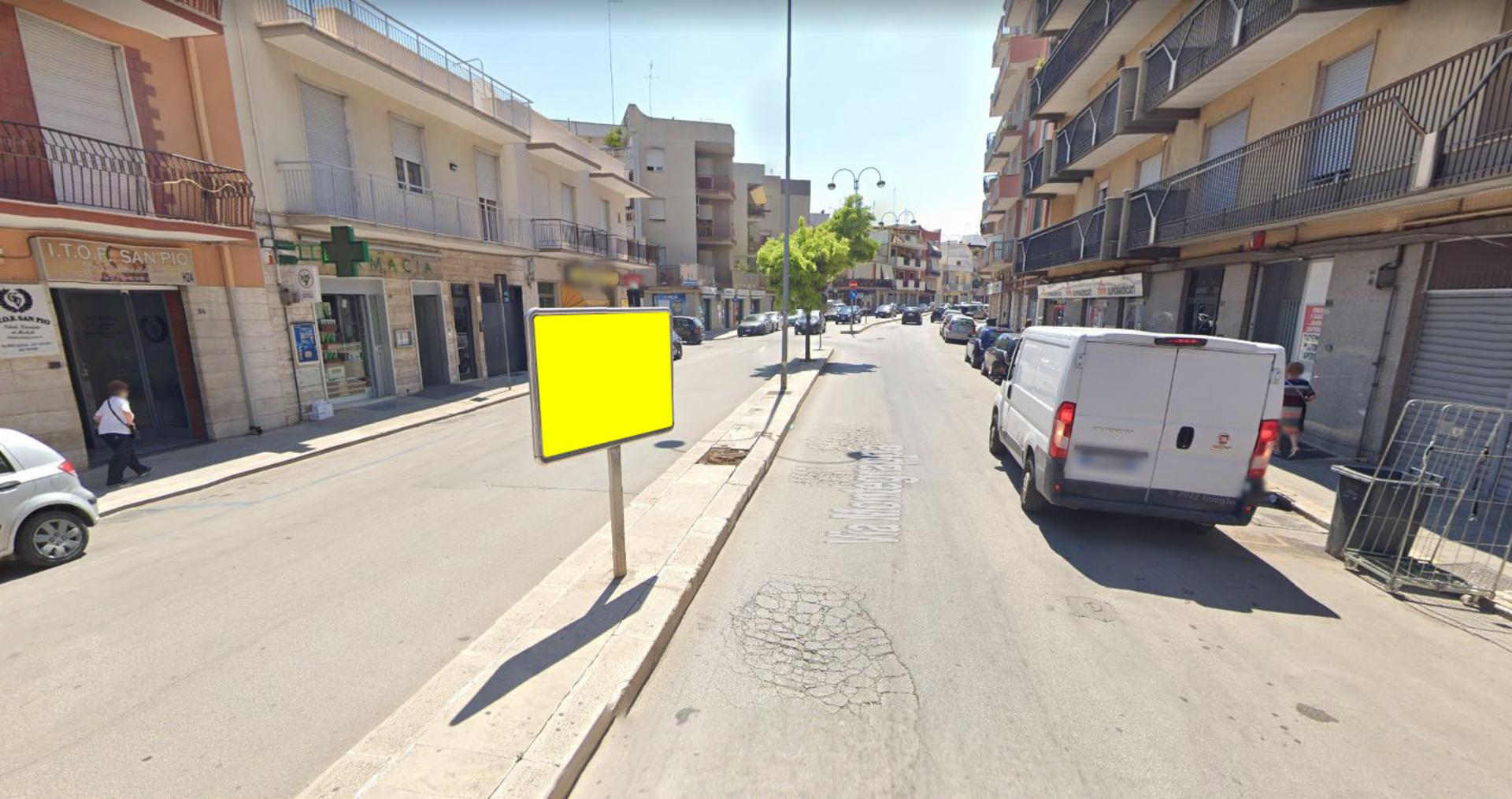 Impianto CARTELLONISTICA a Andria, in zona Alessandro Verde Boutique Uomo