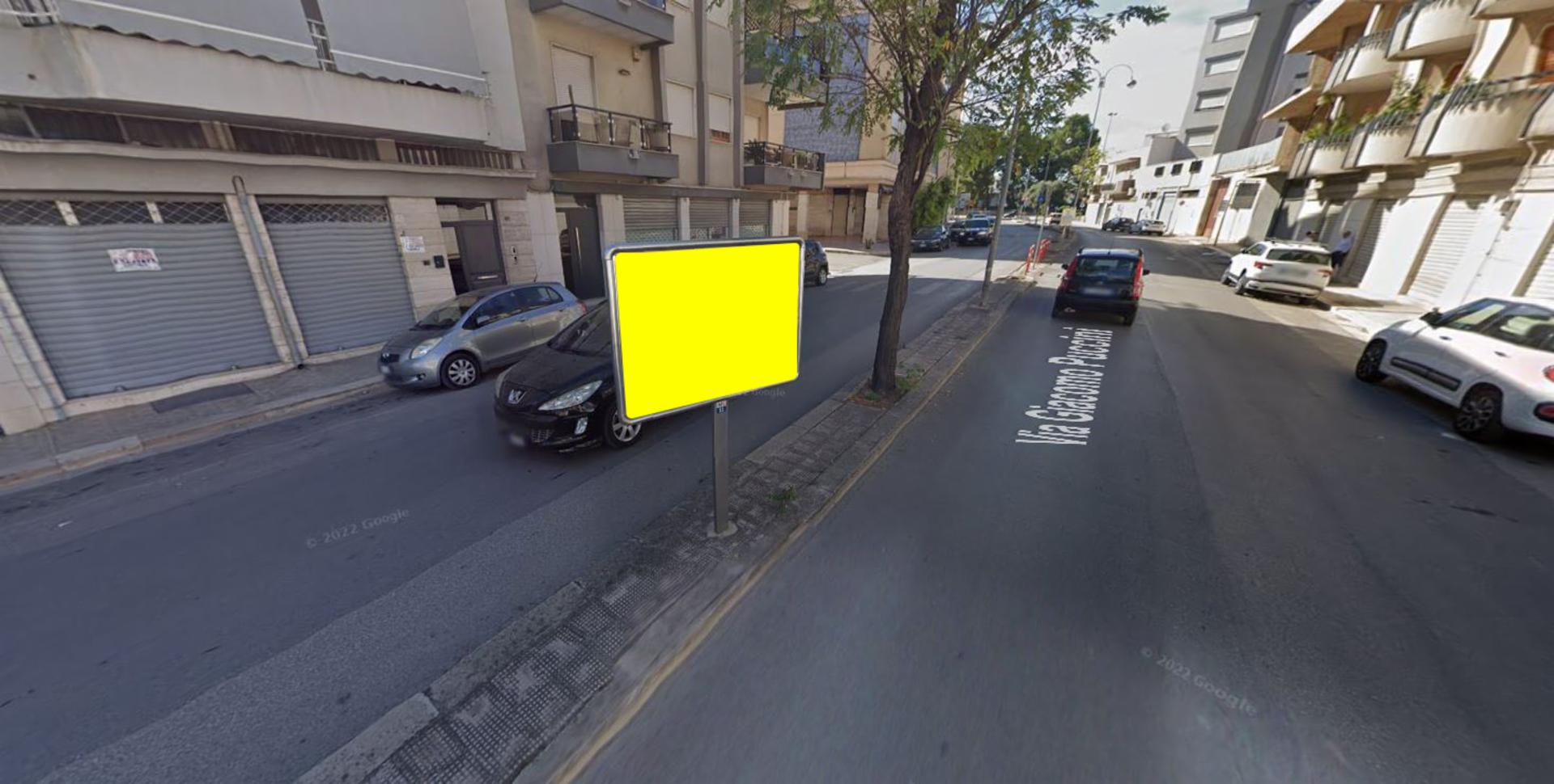 Impianto CARTELLONISTICA a Andria, in zona Reset calzature