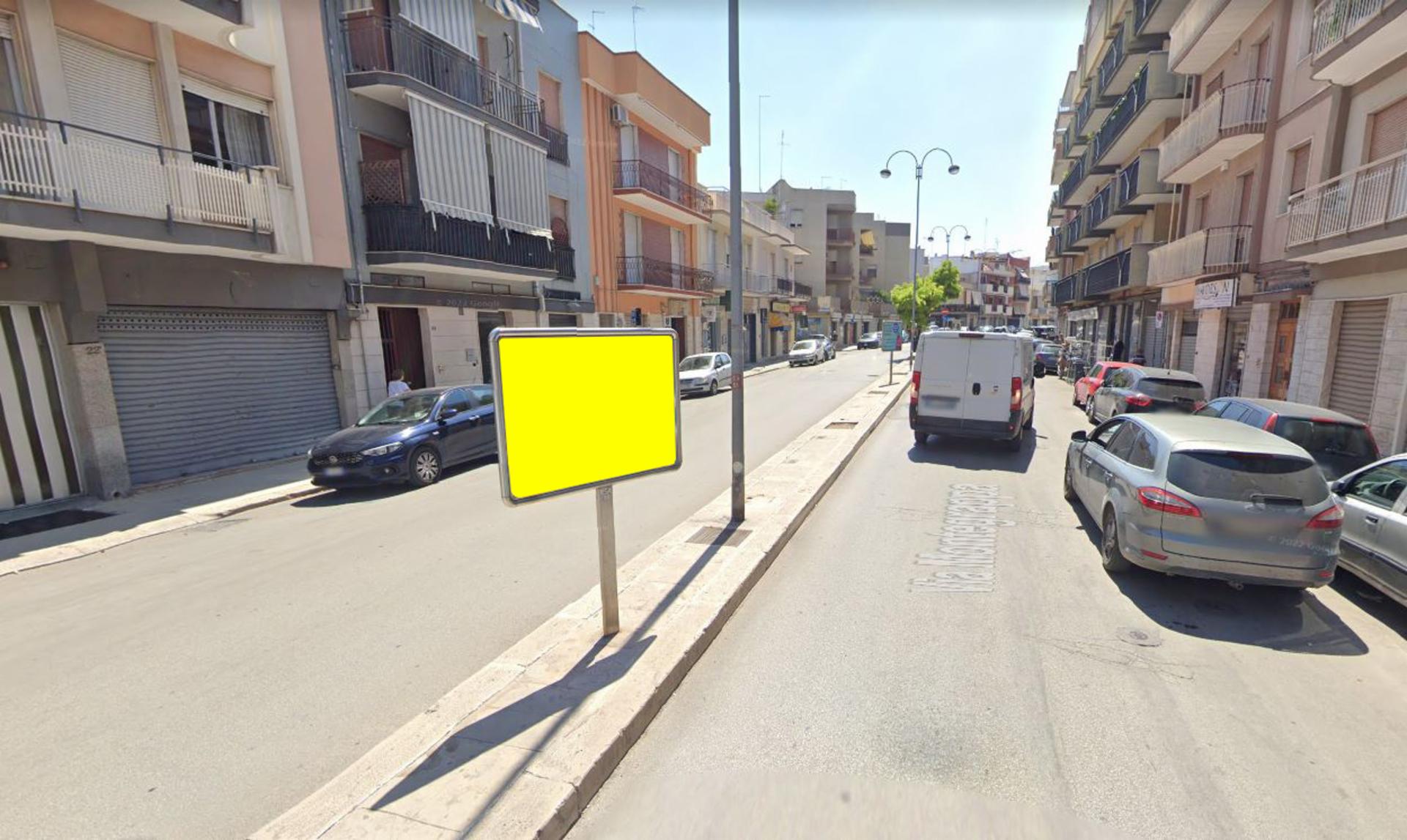 Impianto CARTELLONISTICA a Andria, in zona Alessandro Verde Boutique Uomo