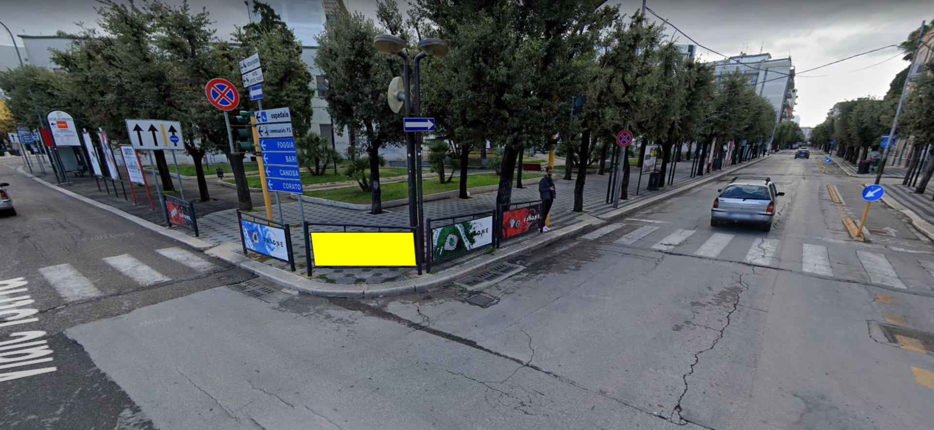 Impianto TRANSENNA a Andria, in zona Macy, Abbigliamento donna