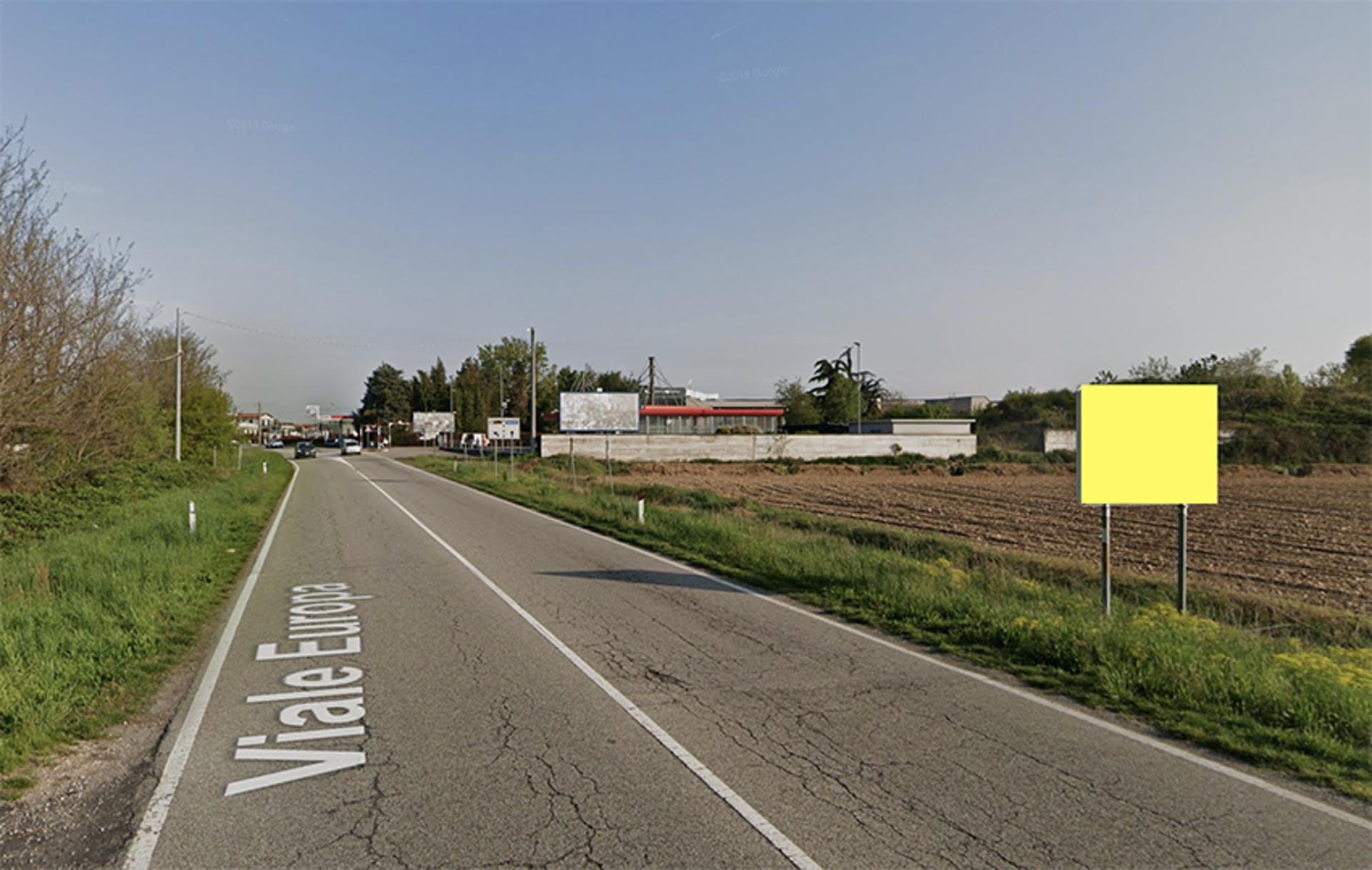 Impianto CARTELLONISTICA a Ossona, in zona Discount