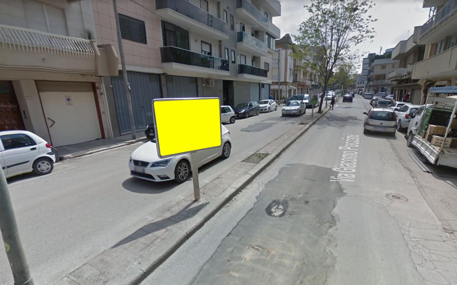 Impianto CARTELLONISTICA a Andria, in zona Reset calzature