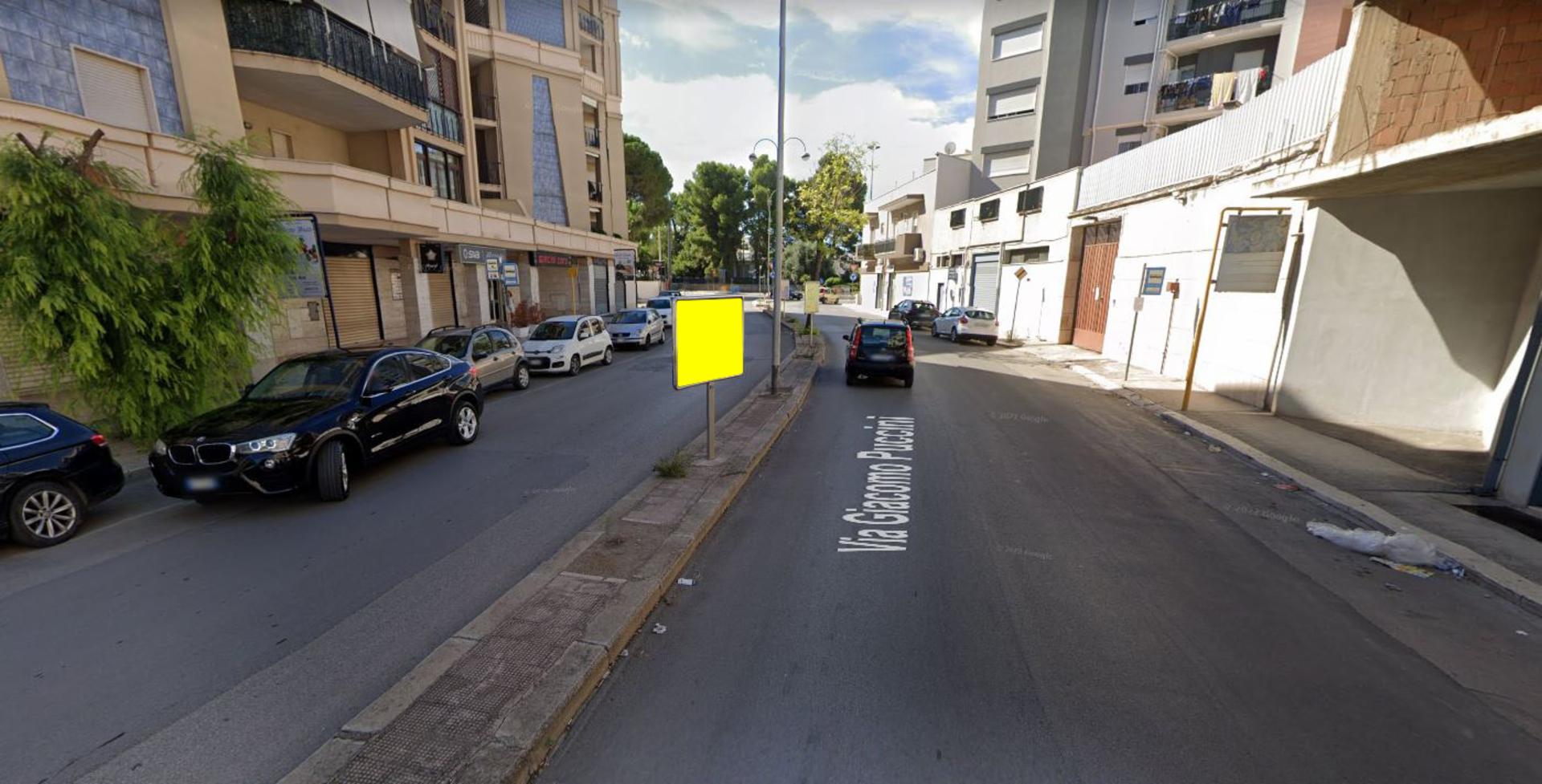 Impianto CARTELLONISTICA a Andria, in zona Reset calzature