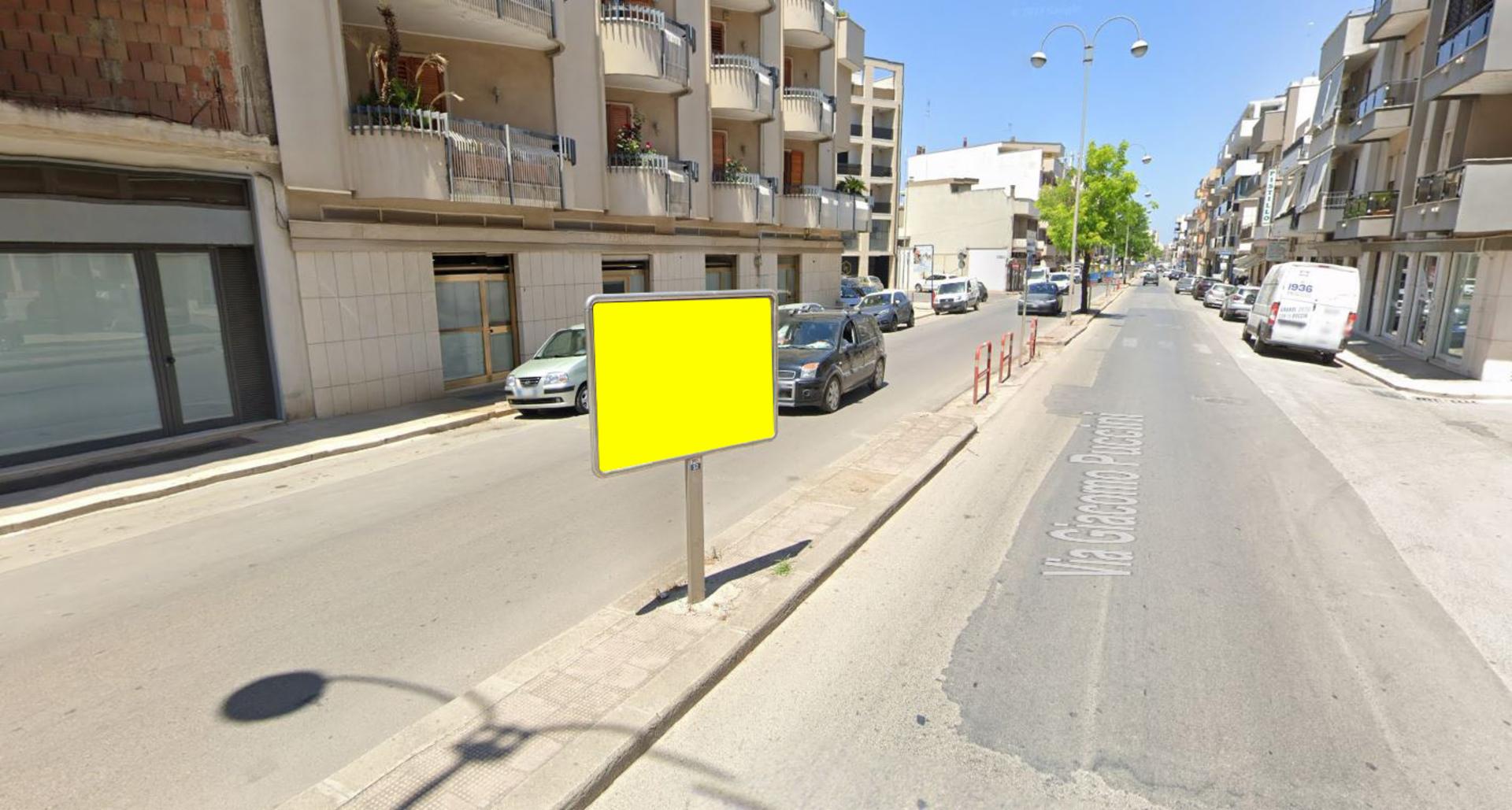 Impianto CARTELLONISTICA a Andria, in zona Reset calzature