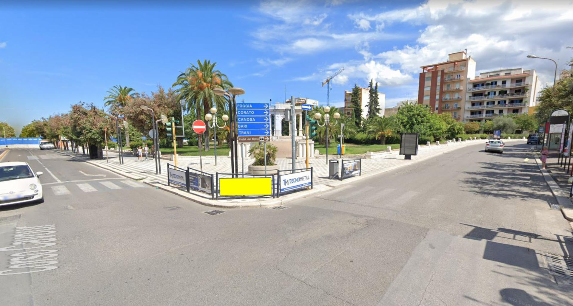 Impianto TRANSENNA a Andria, in zona Macy, Abbigliamento donna