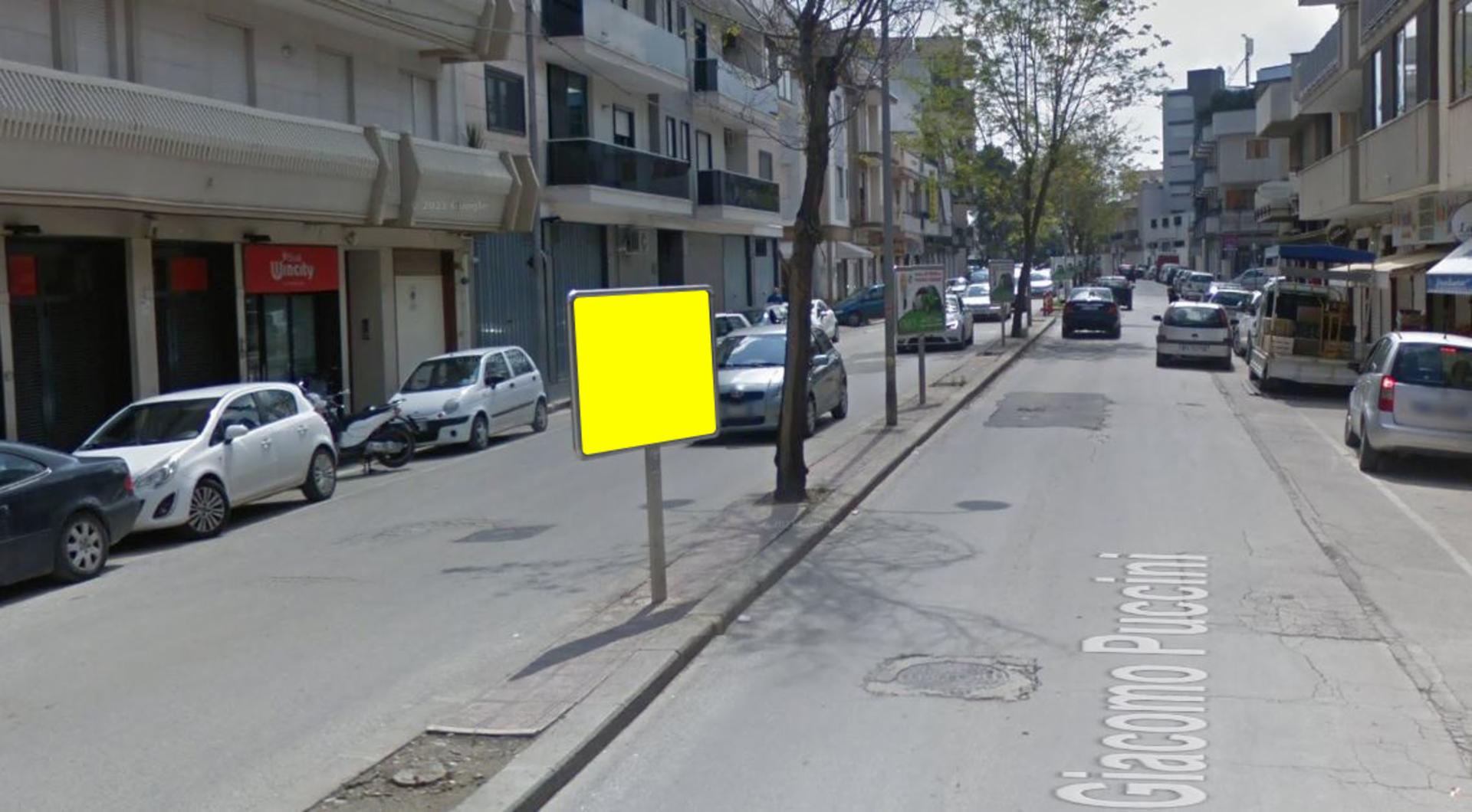 Impianto CARTELLONISTICA a Andria, in zona Reset calzature