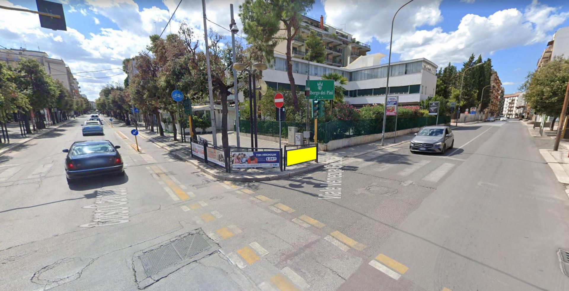 Impianto TRANSENNA a Andria, in zona Macy, Abbigliamento donna