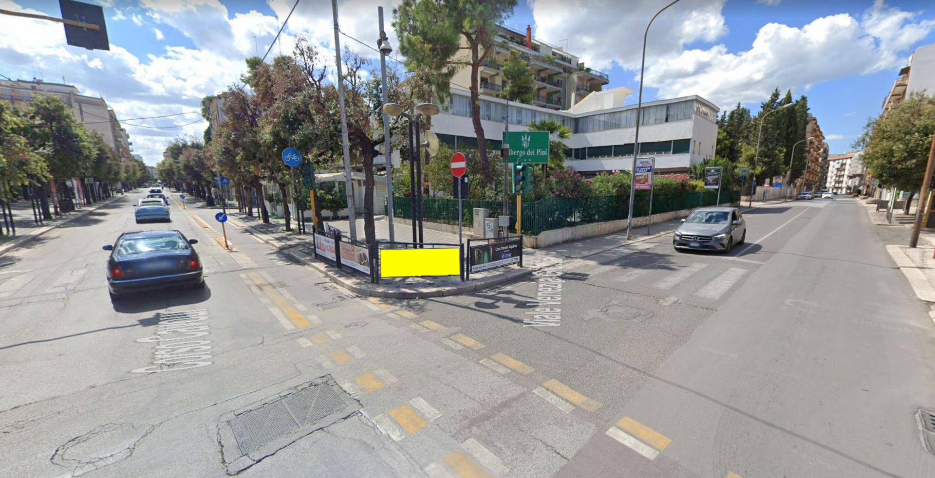Impianto TRANSENNA a Andria, in zona Macy, Abbigliamento donna