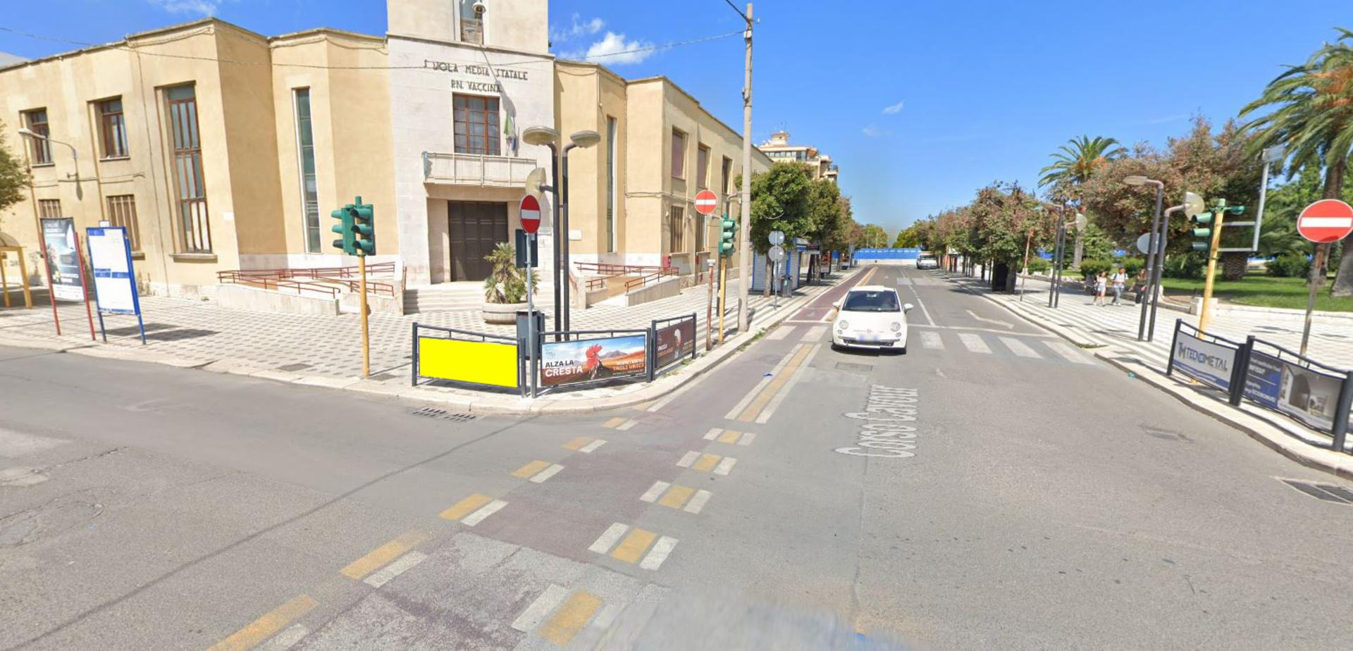 Impianto TRANSENNA a Andria, in zona Macy, Abbigliamento donna