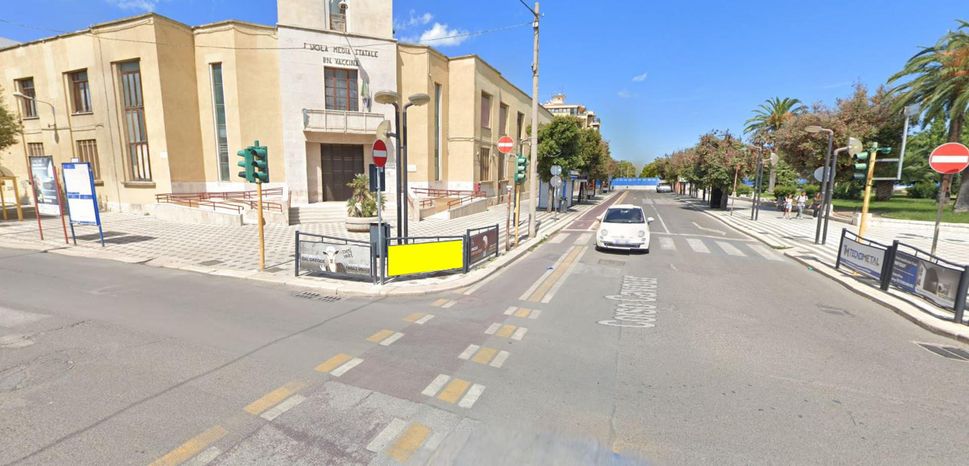 Impianto TRANSENNA a Andria, in zona Macy, Abbigliamento donna