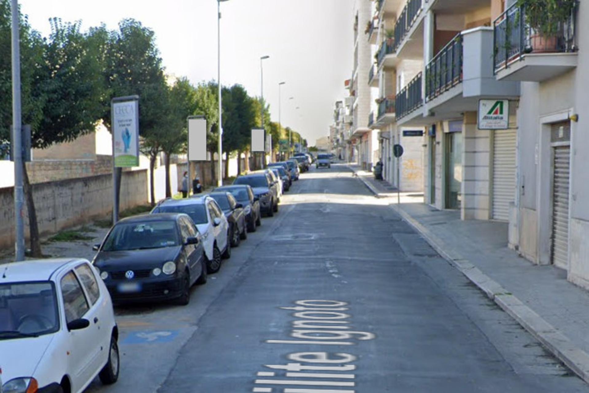 Impianto PALINA a Andria, in zona Macy, Abbigliamento donna