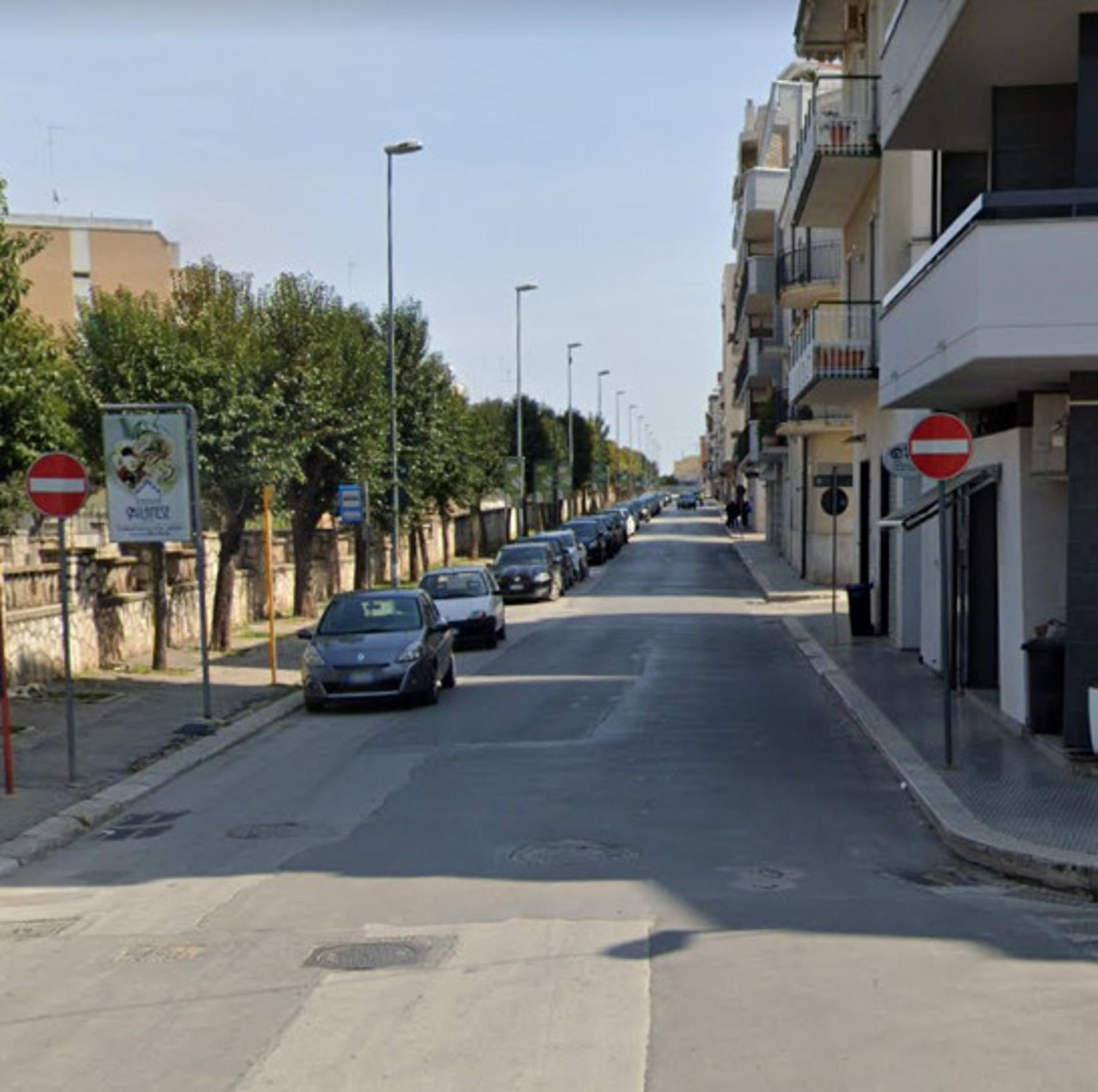 Impianto PALINA a Andria, in zona Macy, Abbigliamento donna