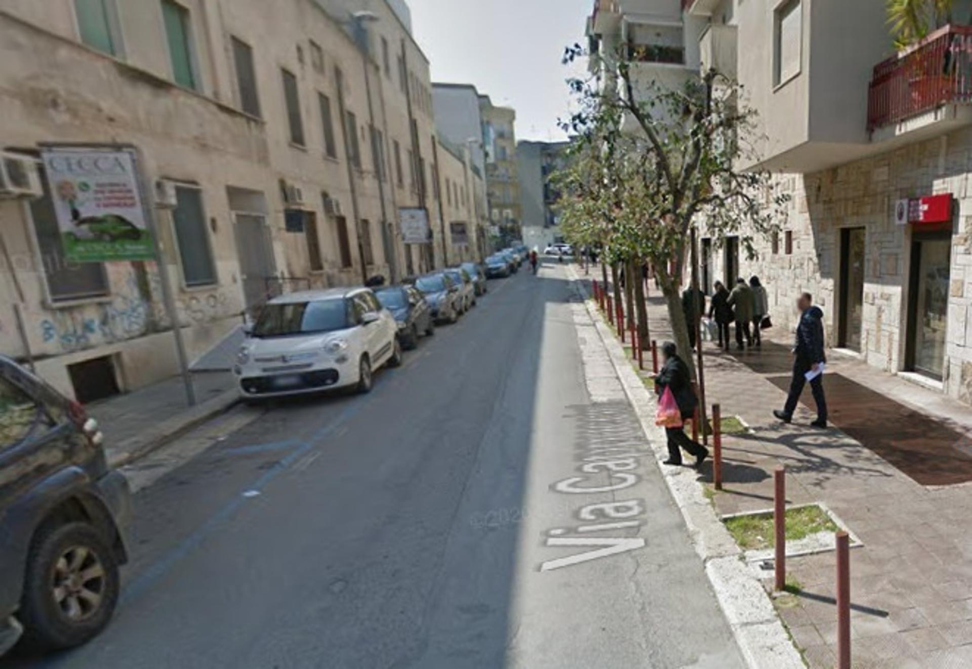Impianto PALINA a Andria, in zona Macy, Abbigliamento donna
