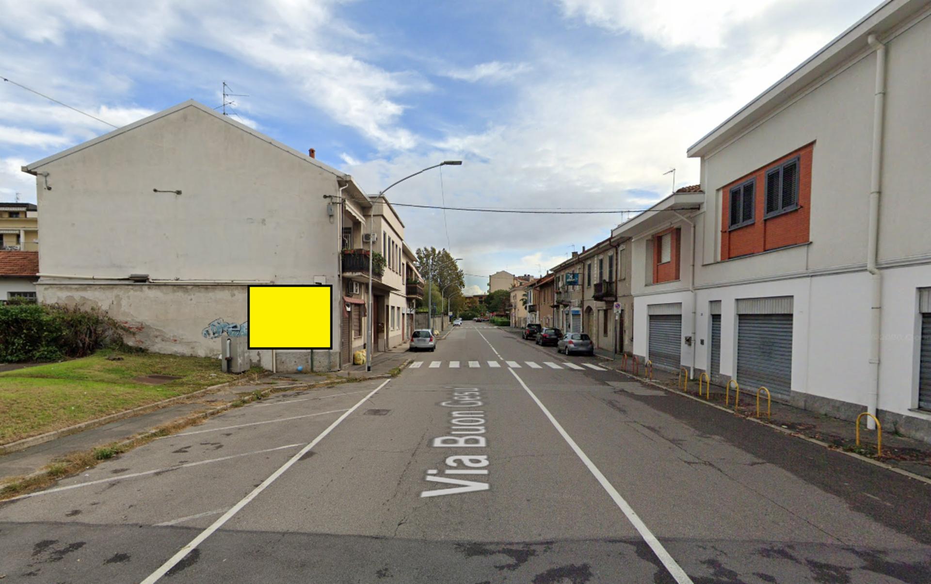 Impianto POSTER a Castellanza, in zona Queen Pub